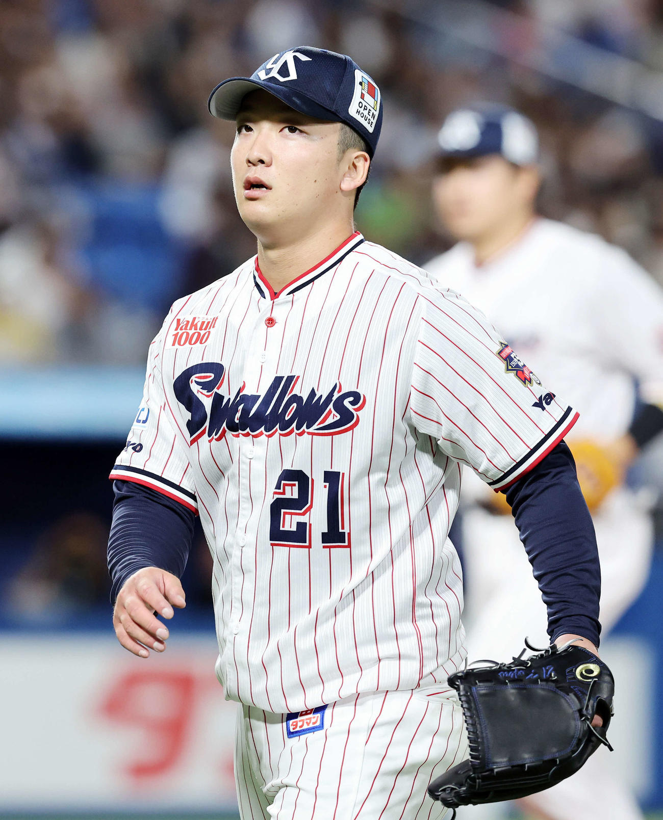 ヤクルト対西武　5回表、西武の攻撃を抑えベンチに引き揚げるヤクルト吉村（撮影・鈴木正人）