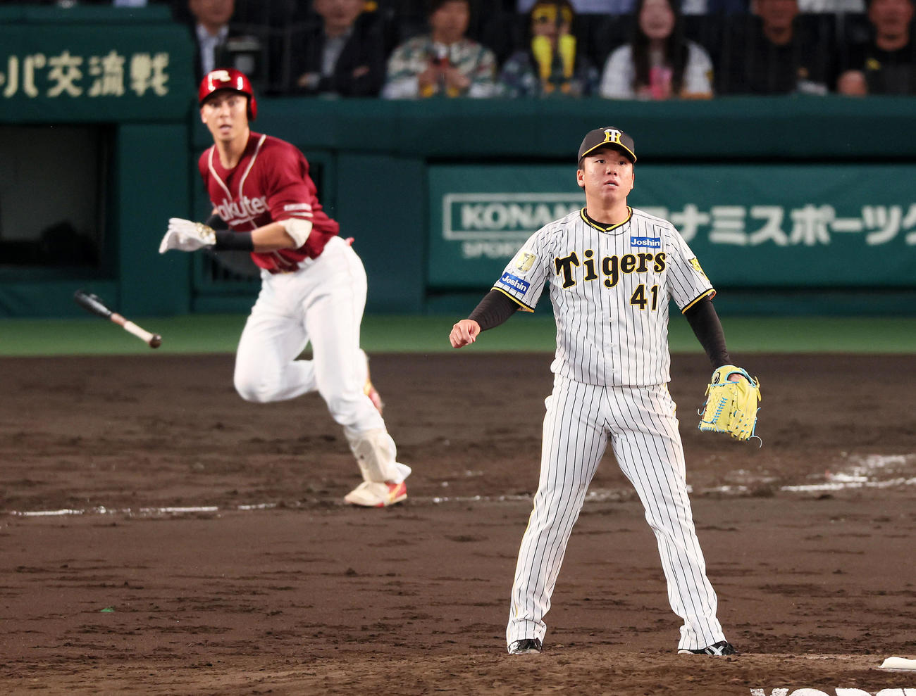 阪神対楽天　5回表楽天2死三塁、村上は村林に中前適時打を打たれ失点を許す（撮影・加藤哉）
