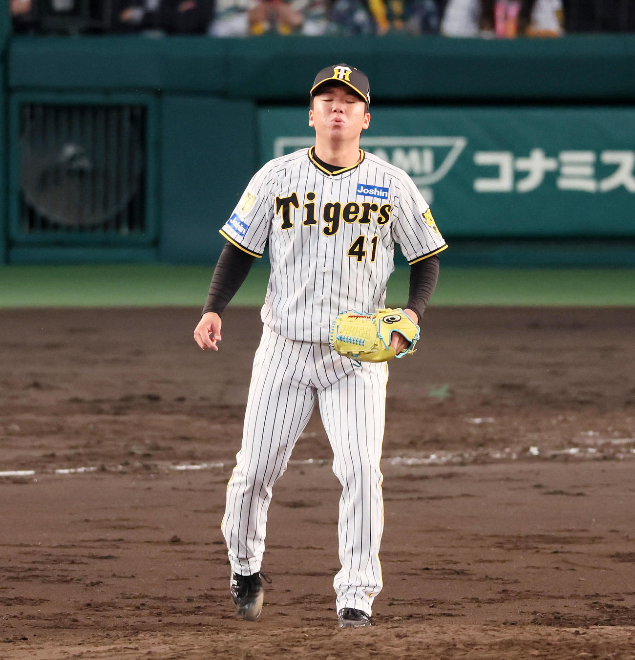 阪神対楽天　5回表楽天2死三塁、村上は村林に中適時打を打たれ失点を許す（撮影・加藤哉）