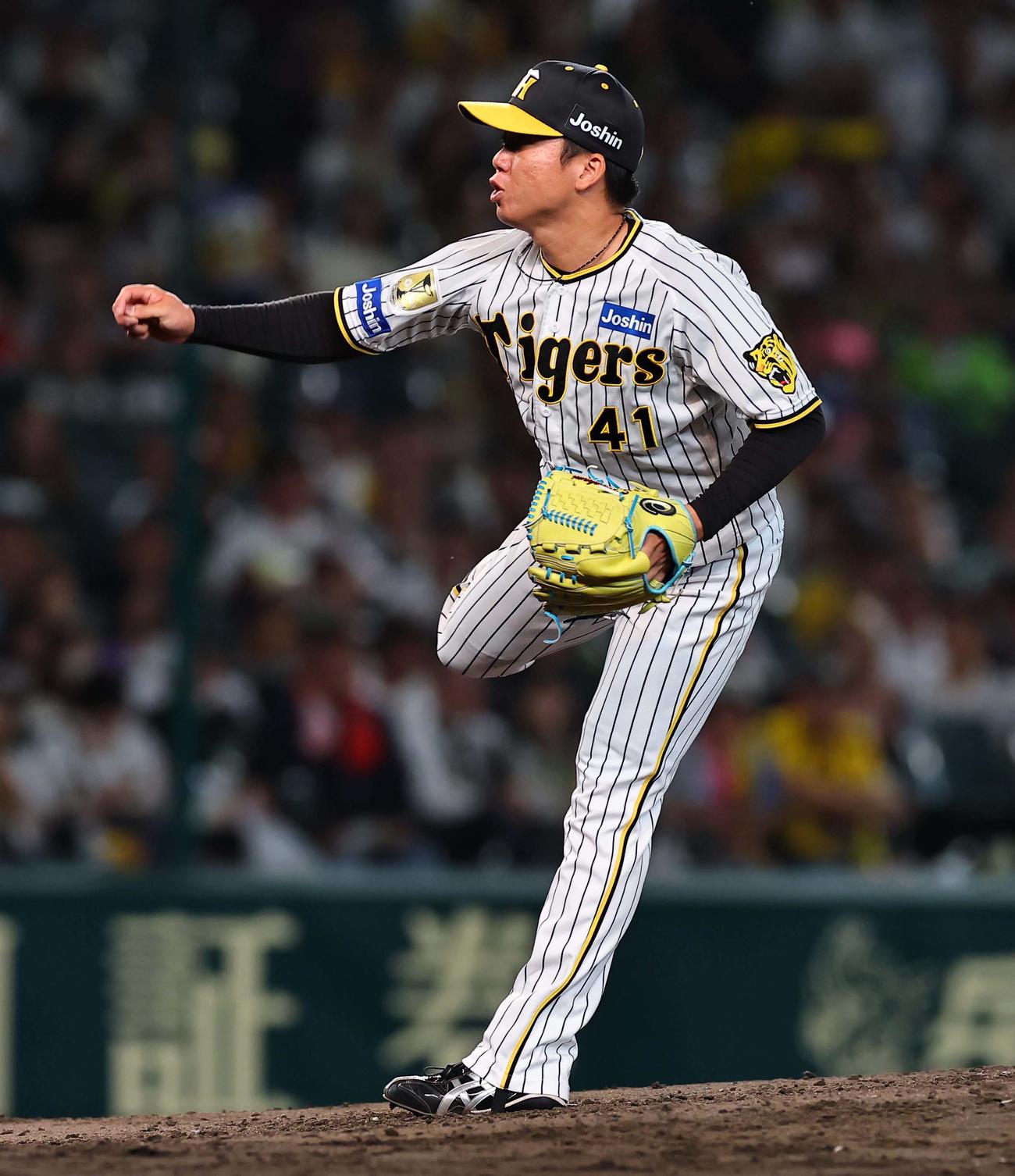 阪神対楽天　力投する阪神先発の村上（撮影・上田博志）