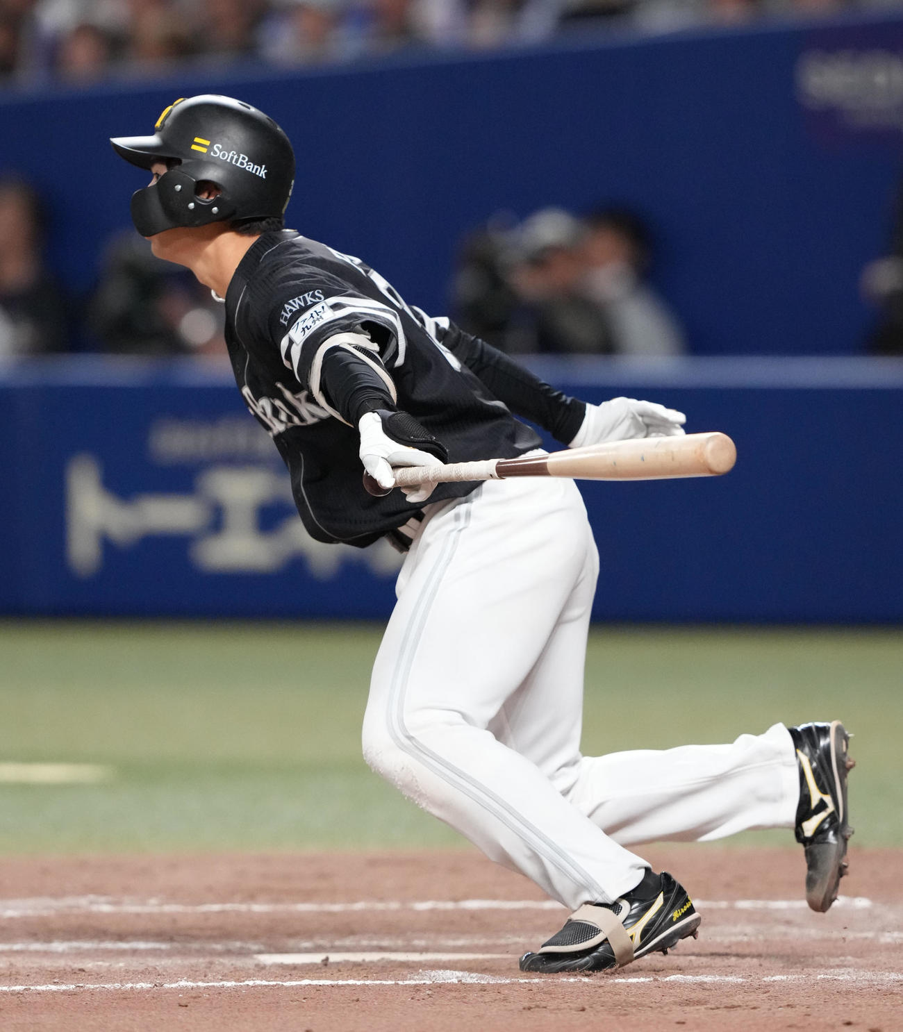 中日対ソフトバンク　8回表ソフトバンク2死、中前打を放つ広瀬（撮影・森本幸一）