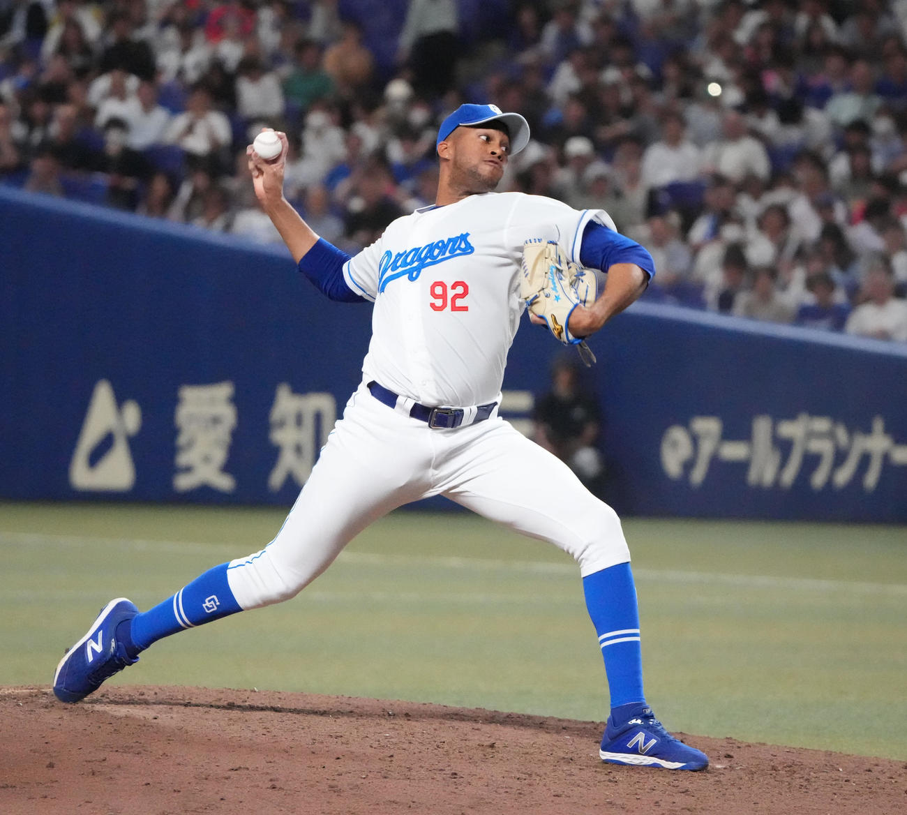 中日対ソフトバンク　9回表、中日5番手で登板するマルティネス（撮影・森本幸一）