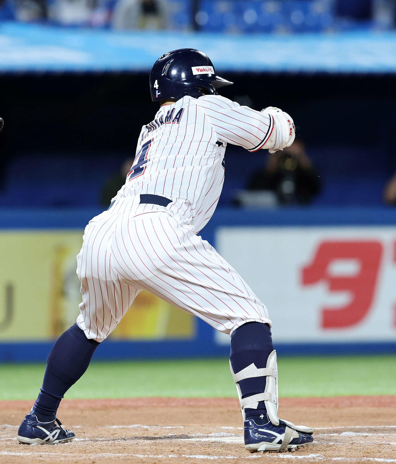 ヤクルト対西武　10回裏ヤクルト無死一、二塁、丸山和はサヨナラ三塁内野適時打を放つ（撮影・鈴木正人）
