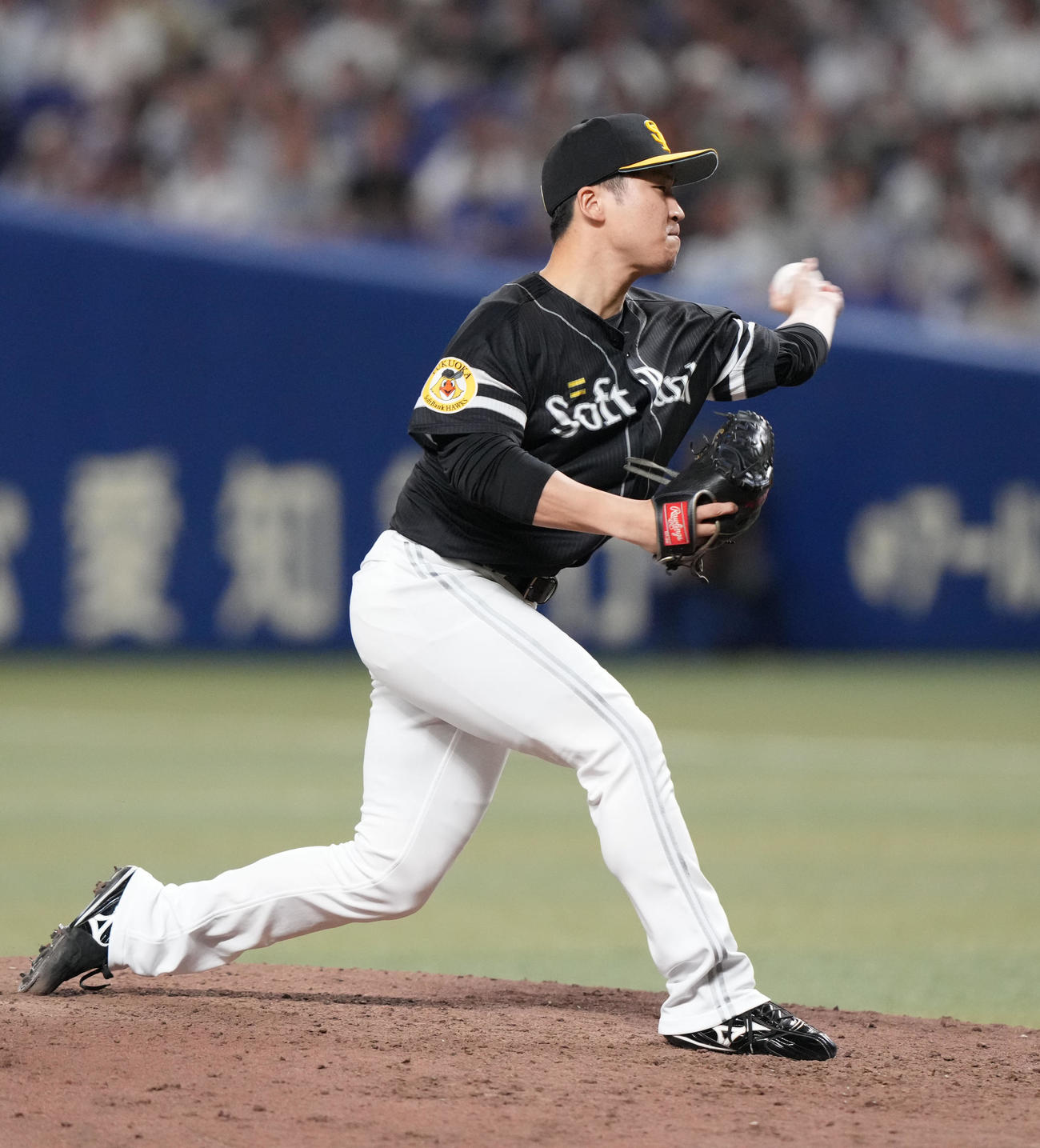 中日対ソフトバンク　7回裏中日2死三塁、ソフトバンク3番手で登板する長谷川（撮影・森本幸一）