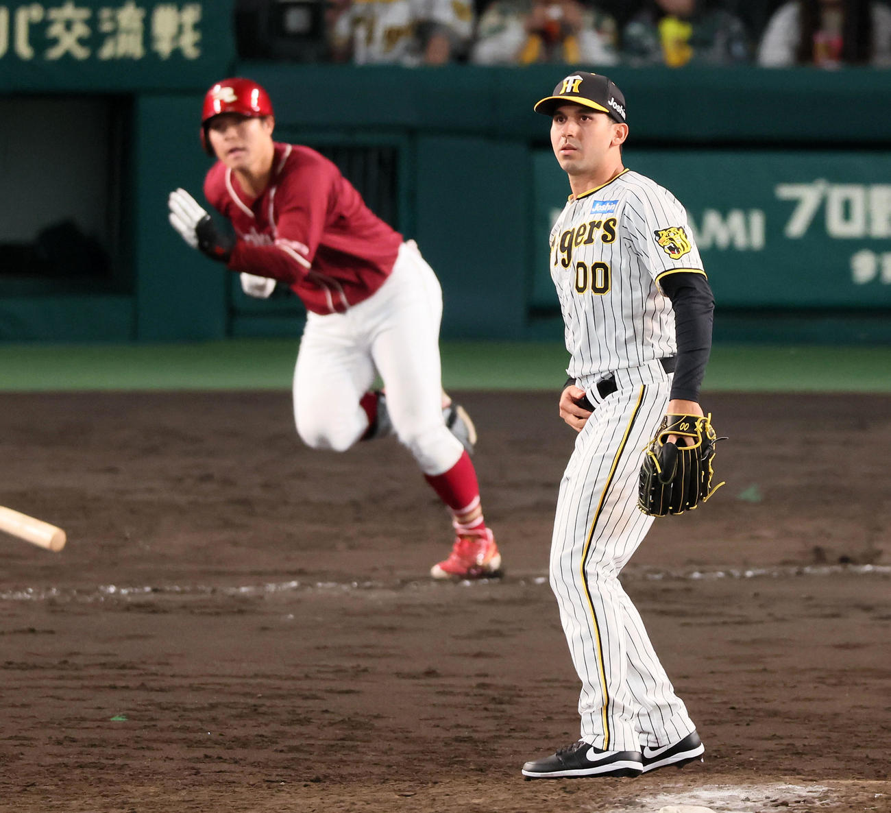 阪神対楽天　10回表楽天2死二塁、ゲラは代打茂木に中適時三塁打を打たれ失点（撮影・加藤哉）