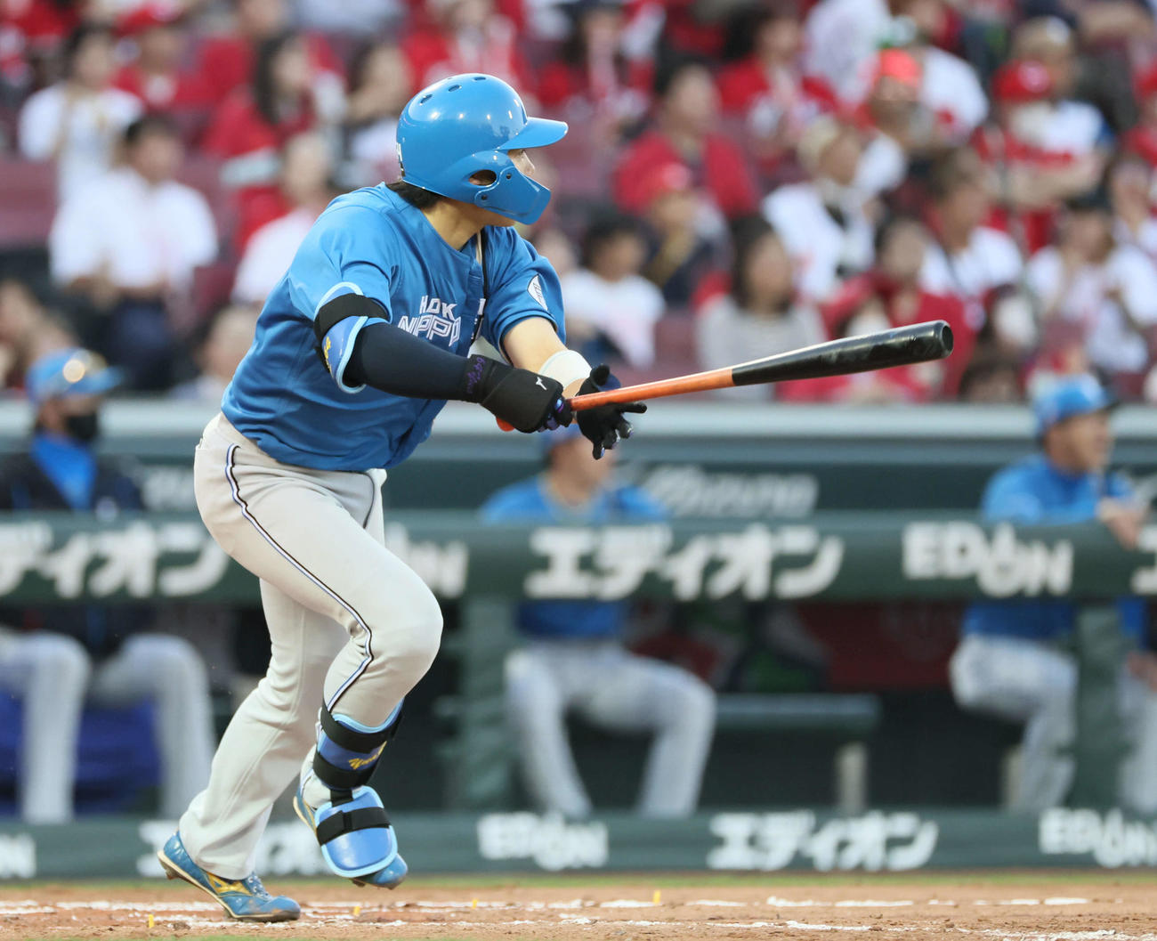 広島対日本ハム　4回表日本ハム2死二、三塁、田宮は先制左適時打を放つ（撮影・加藤孝規）