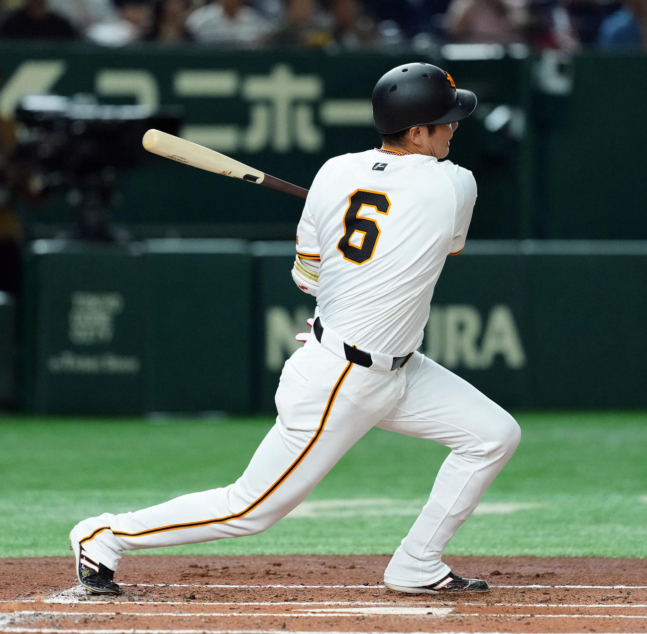 巨人対ロッテ　1回裏巨人2死一、二塁、先制の適時打を放つ坂本（撮影・たえ見朱実）