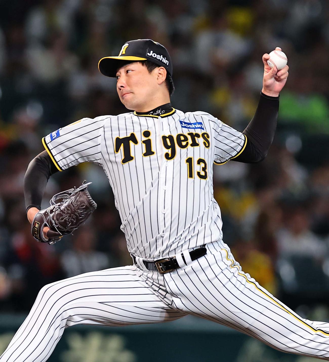 阪神対楽天　阪神4番手の岩崎（撮影・上田博志）
