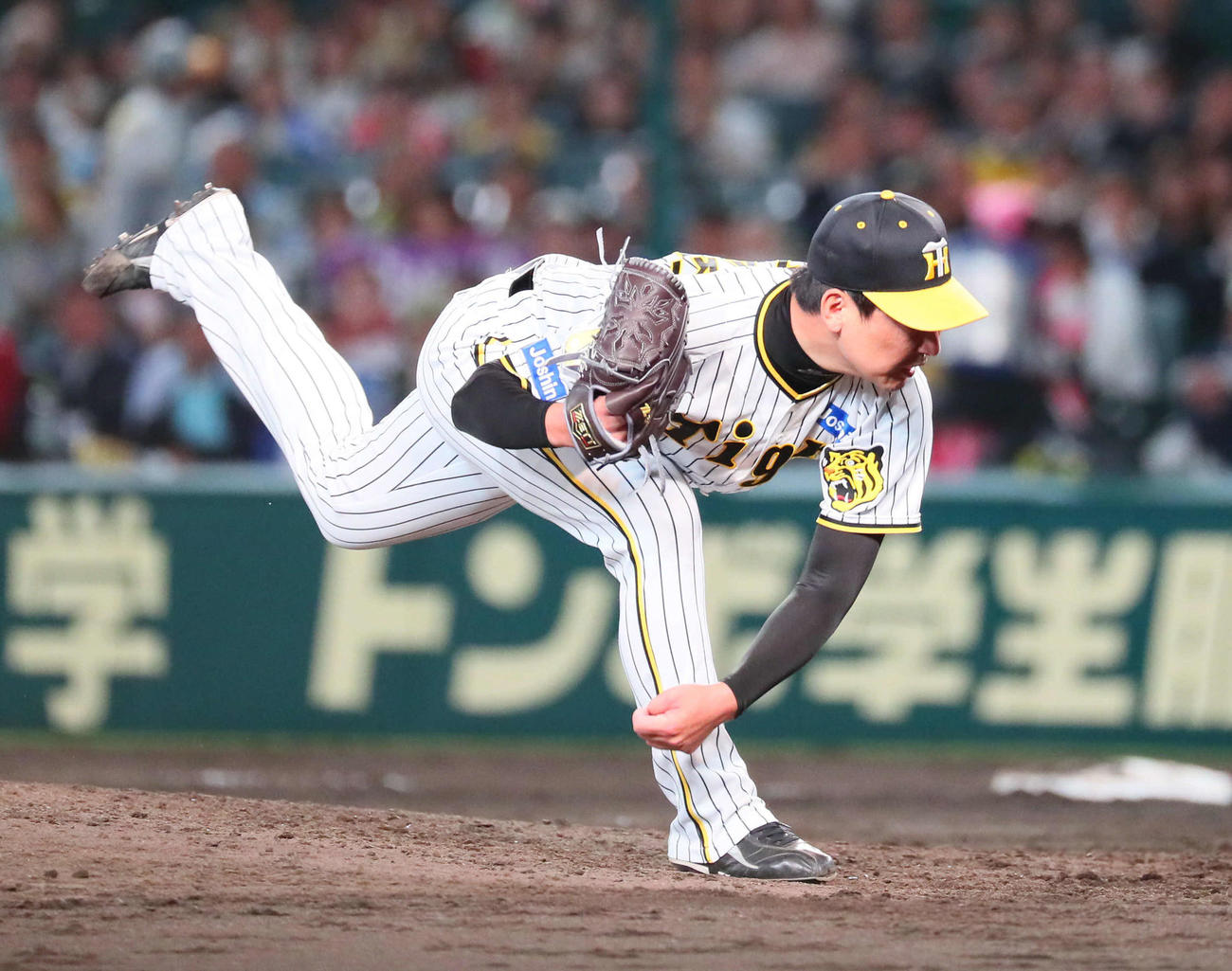阪神対楽天　9回表を無失点に抑えた岩崎（撮影・宮崎幸一）