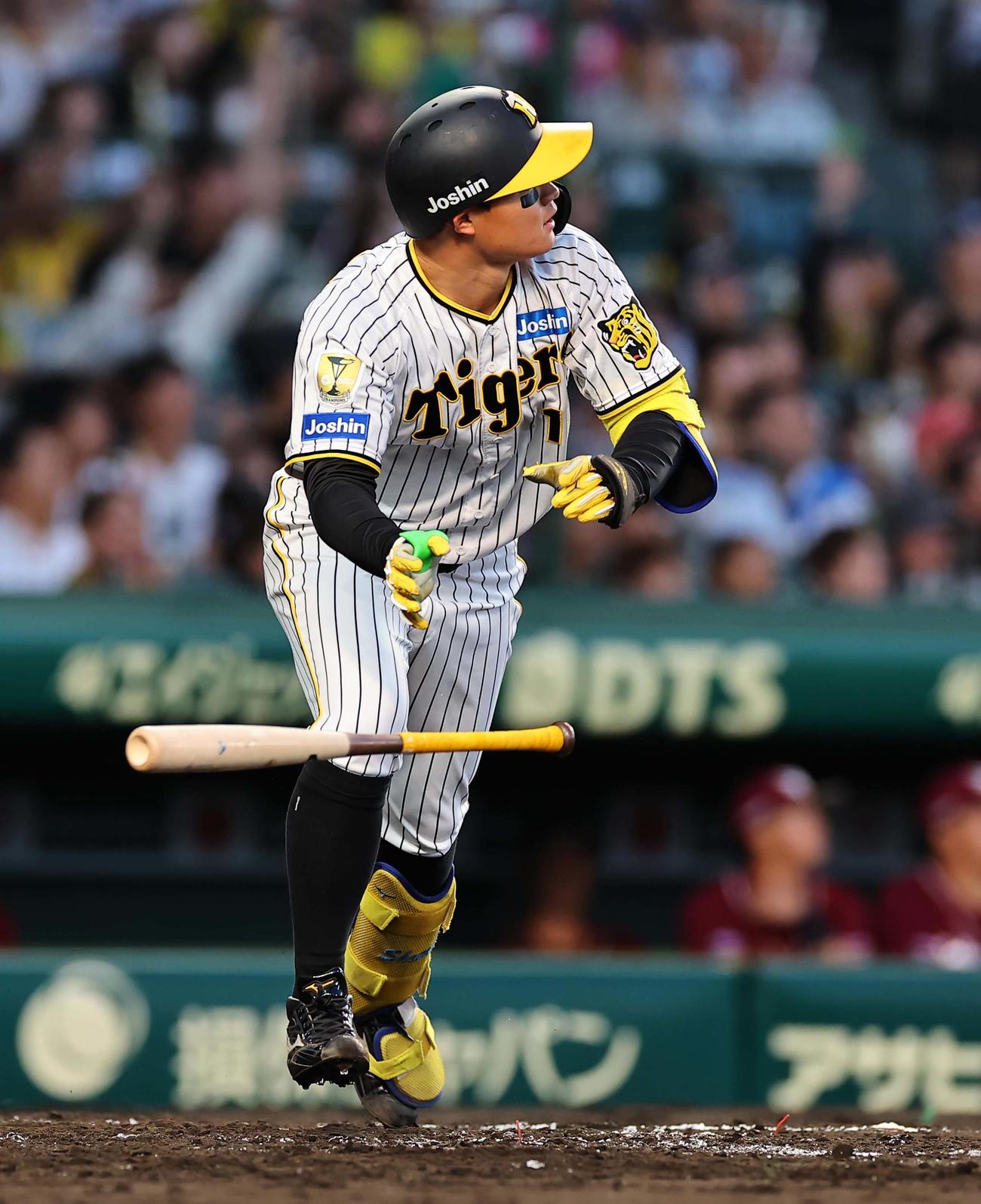 阪神対楽天　4回裏阪神1死三塁、森下は先制適時三塁打を放つ（撮影・上田博志）