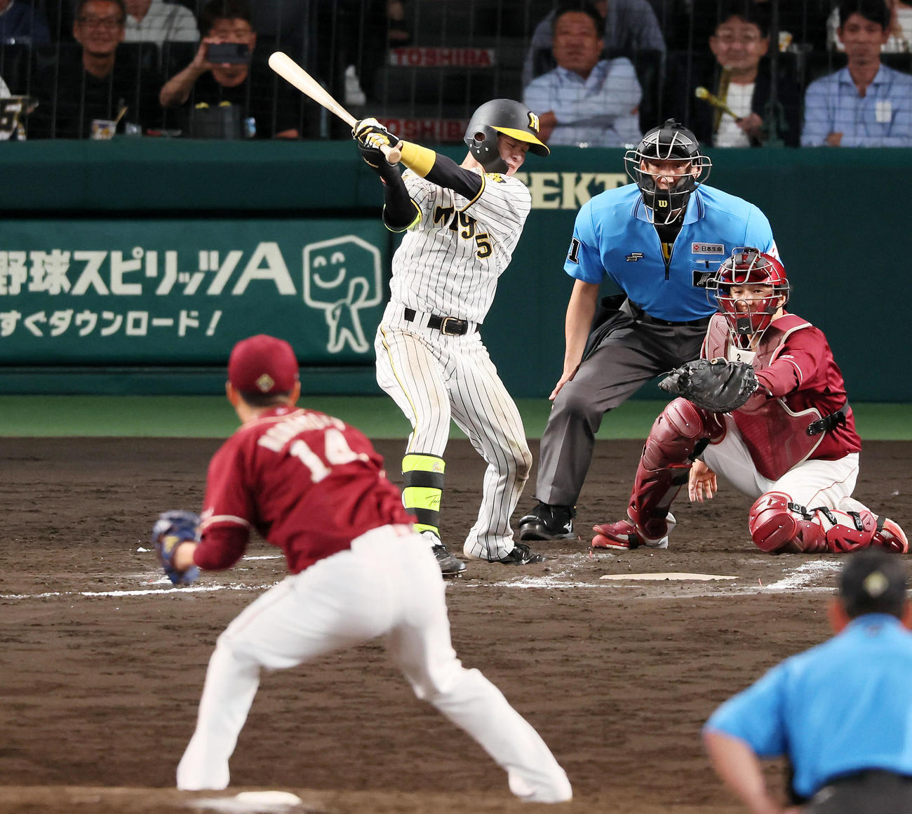 阪神対楽天　10回裏阪神2死一、三塁、中野は三振に倒れ試合終了。投手は則本（撮影・加藤哉）