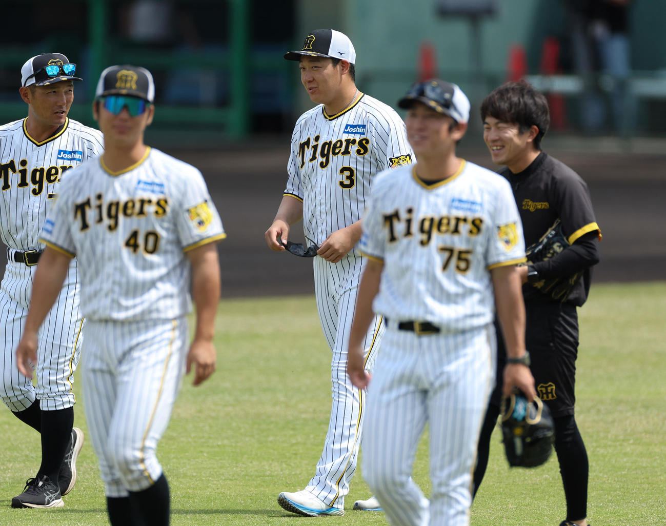 2軍に合流した阪神大山（中央）（撮影・前田充）