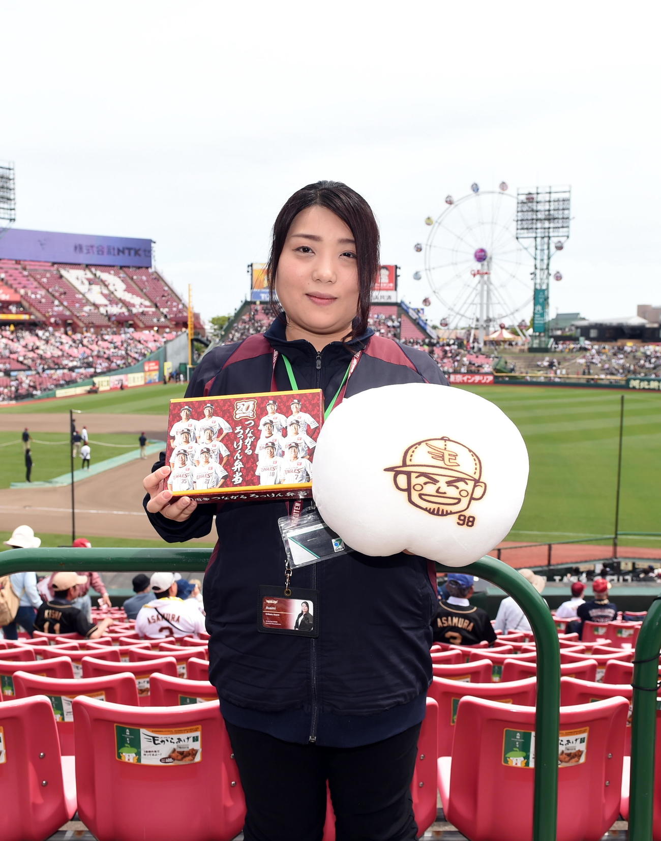 楽天野球団で飲食担当のリーダーを務める柴田麻美さん（撮影・山田愛斗）