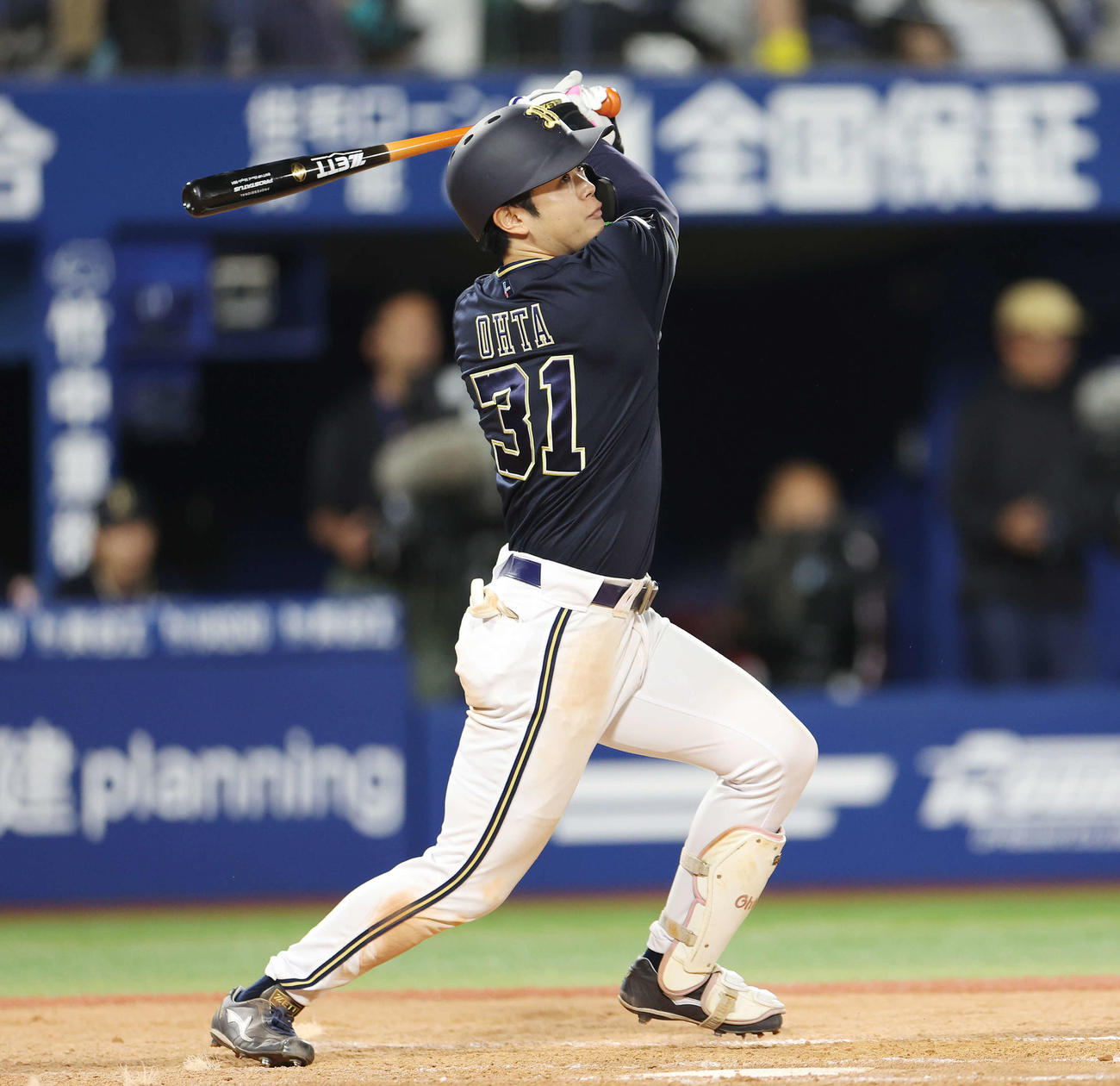 DeNA対オリックス　5回表オリックス2死一塁、右越え2点本塁打を放つ太田（撮影・宮地輝）
