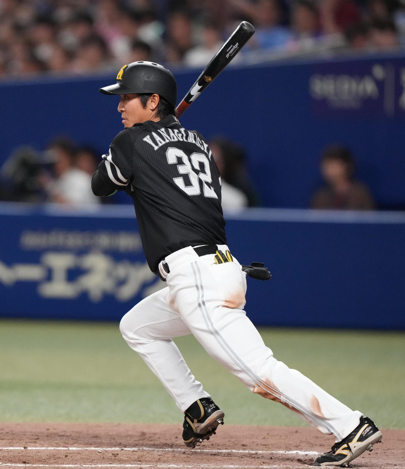中日対ソフトバンク　3回表ソフトバンク2死二塁、中前適時打を放つ柳町（撮影・森本幸一）