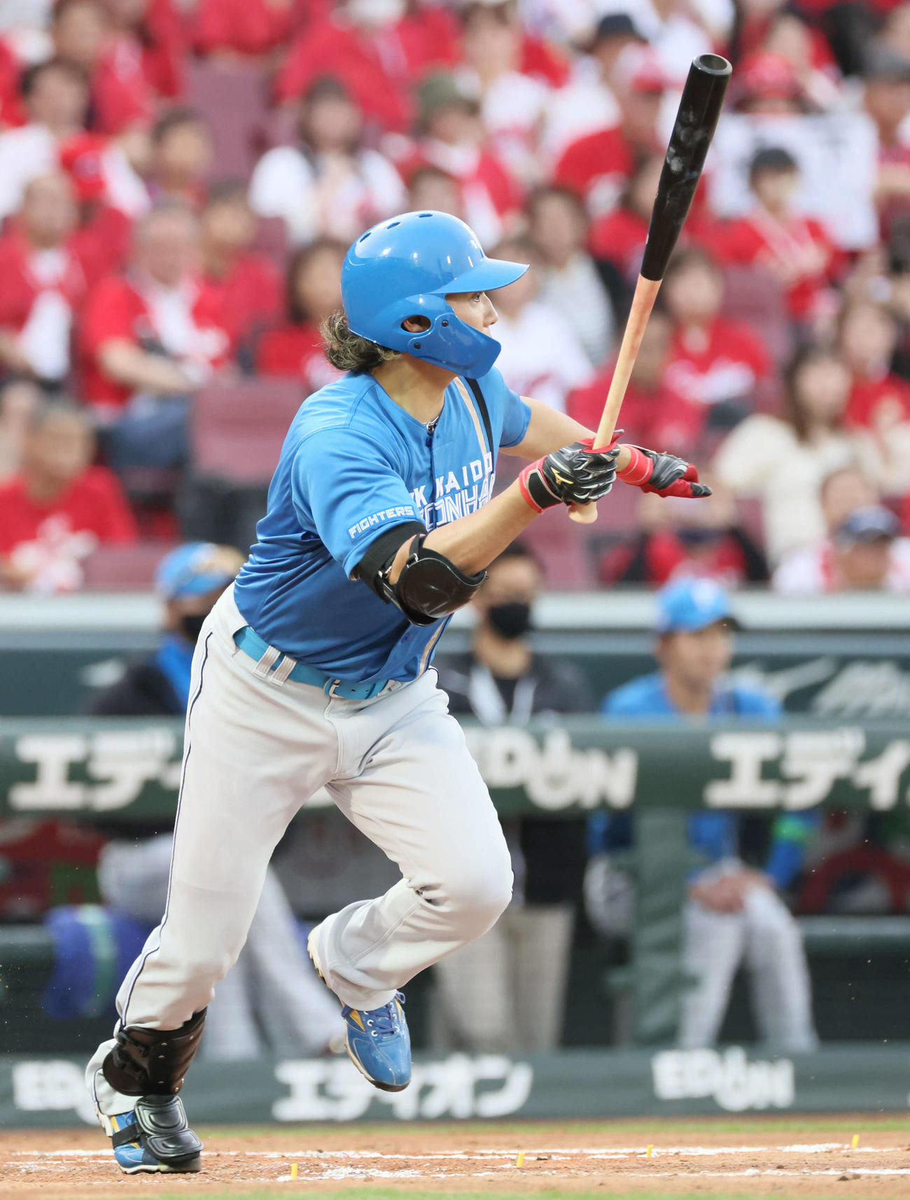 広島対日本ハム　3回表日本ハム無死一,二塁、伊藤は遊ゴロ（撮影・加藤孝規）