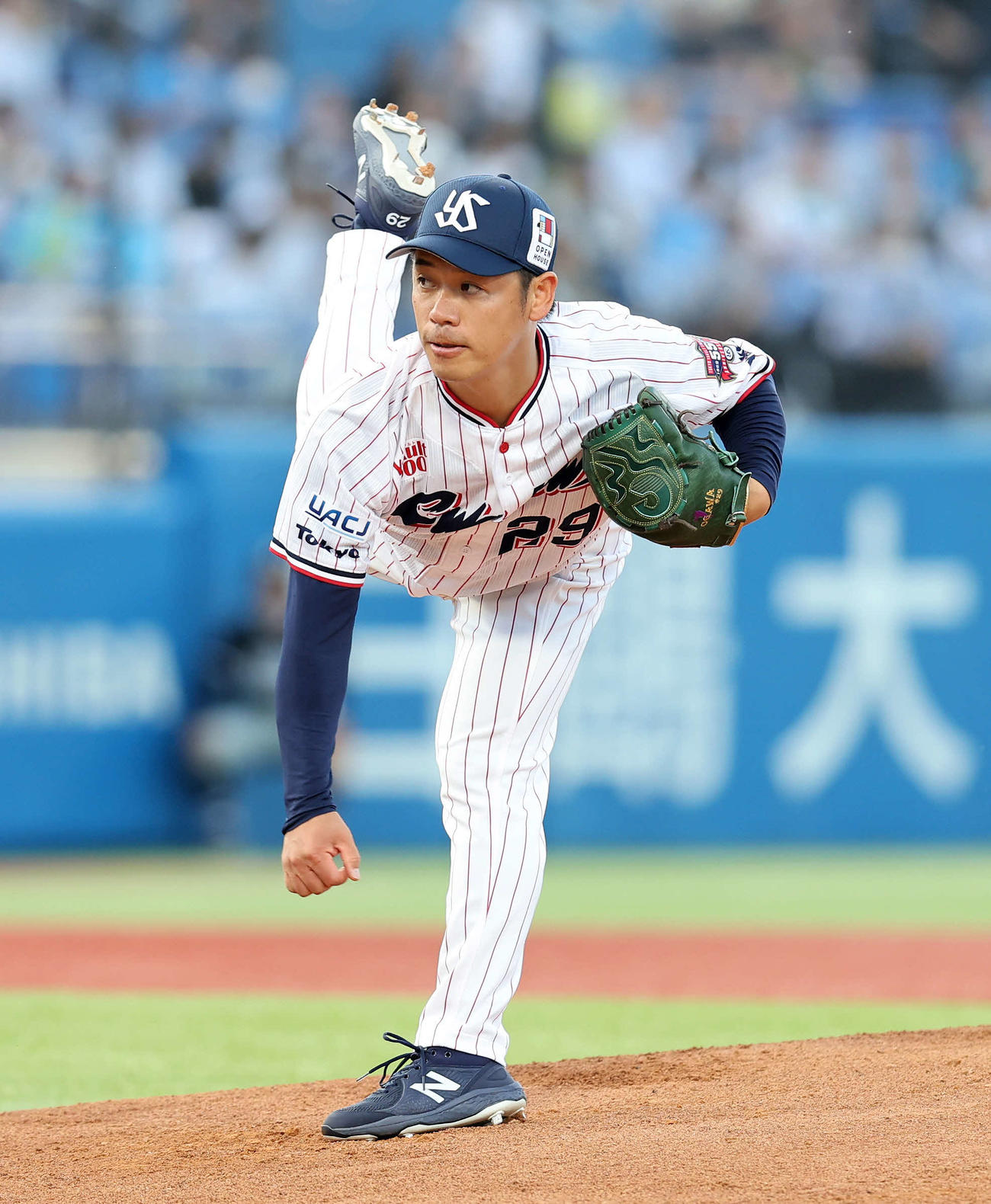 ヤクルト対西武　力投するヤクルト先発の小川（撮影・鈴木正人）