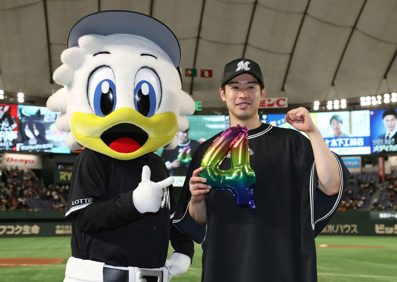 巨人対ロッテ　4勝目を挙げたロッテ種市（撮影・丹羽敏通）