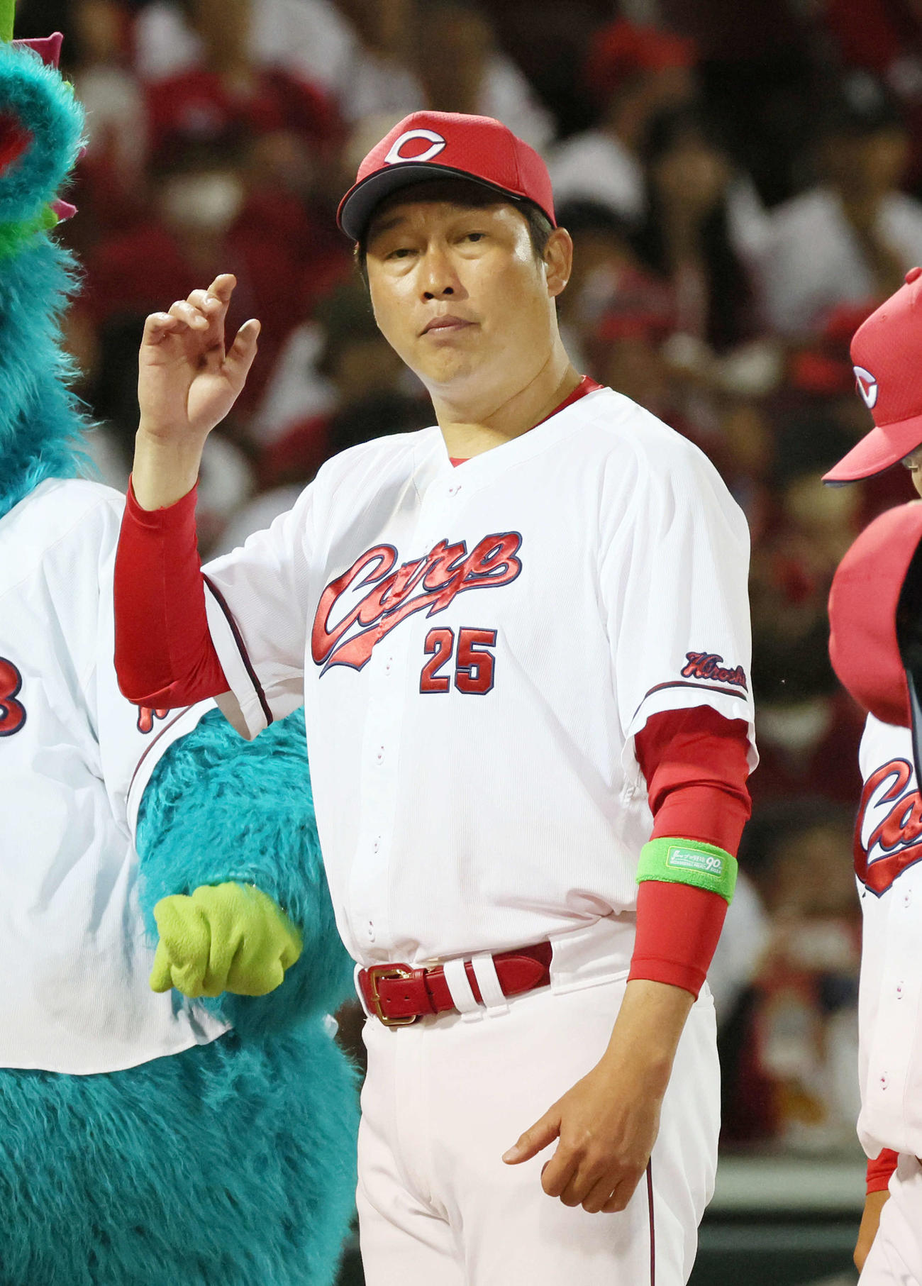 広島対日本ハム　勝った新井監督（撮影・加藤孝規）