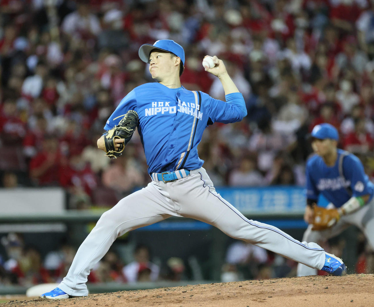 広島対日本ハム　8回裏広島、日本ハム2番手の矢沢（撮影・加藤孝規）