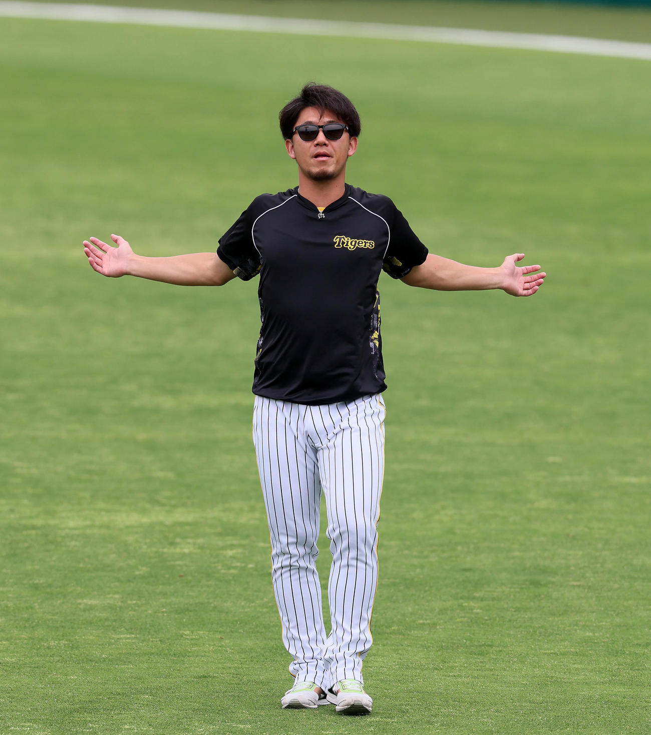 阪神対楽天　ウオーミングアップする伊藤将（撮影・加藤哉）