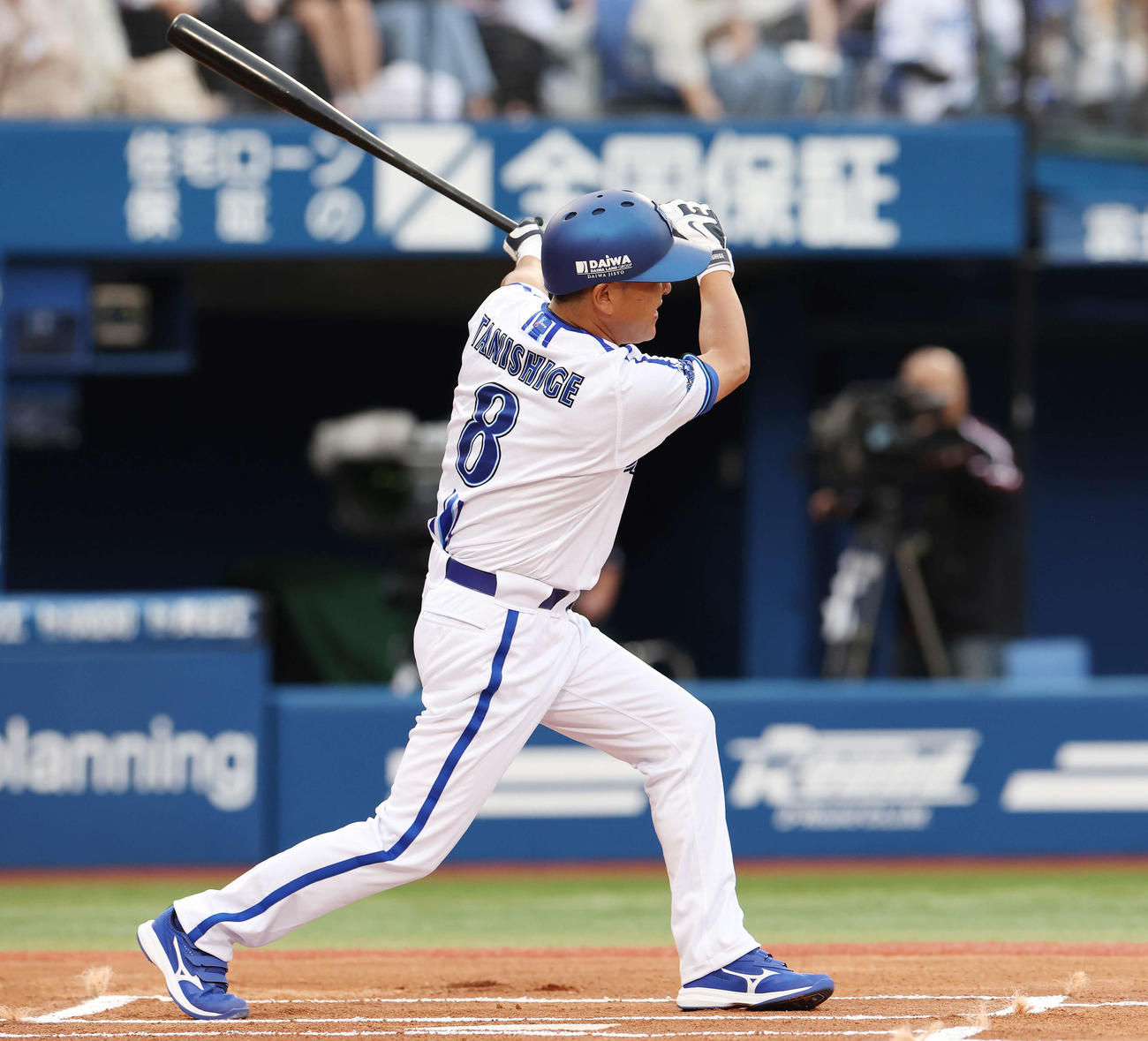 DeNA対オリックス　OB1打席対決で打席に立ち三直に倒れる谷繁氏（撮影・宮地輝）