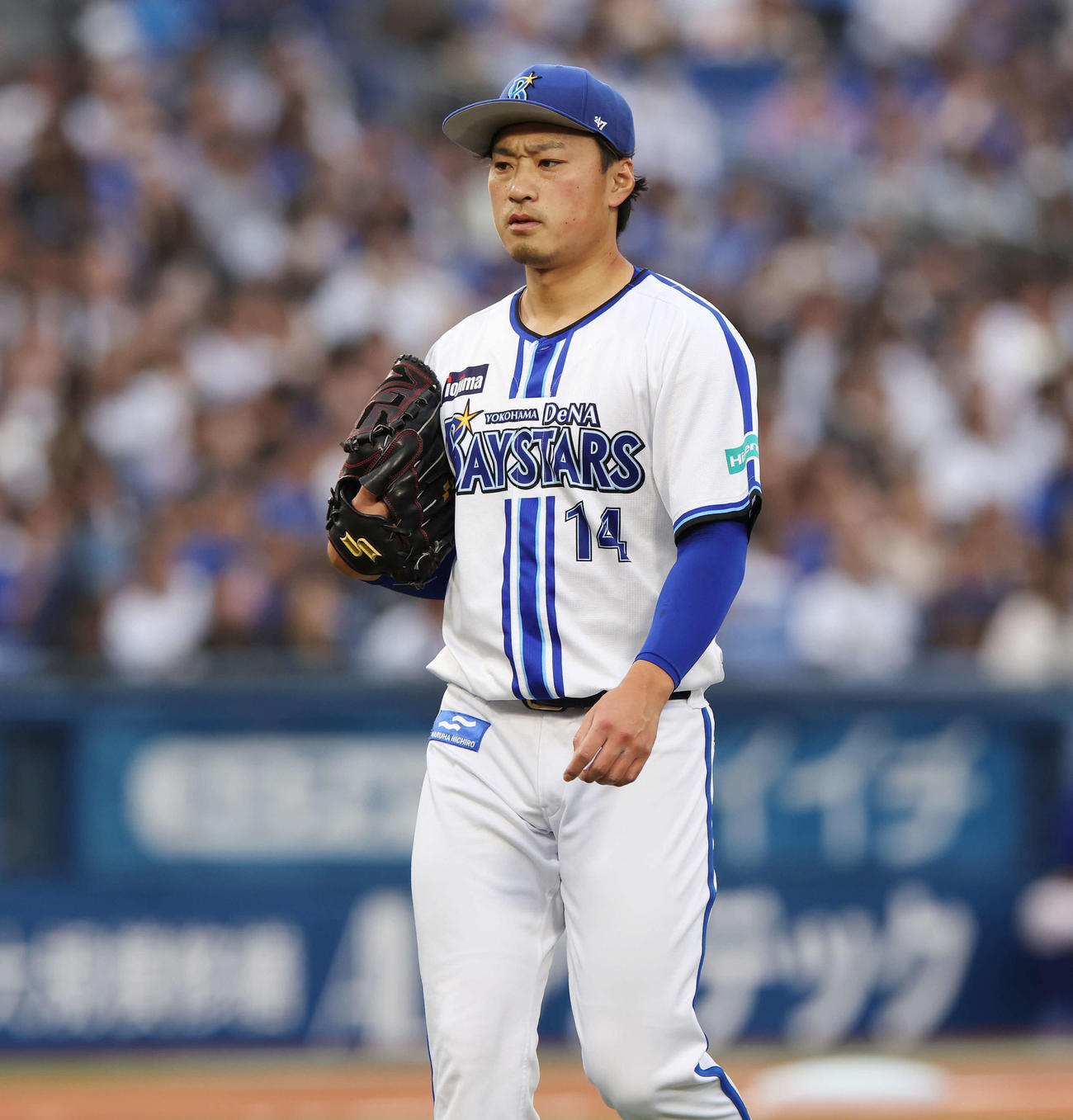 DeNA対オリックス　1回表を3者凡退に抑えマウンドを降りるDeNA石田（撮影・宮地輝）