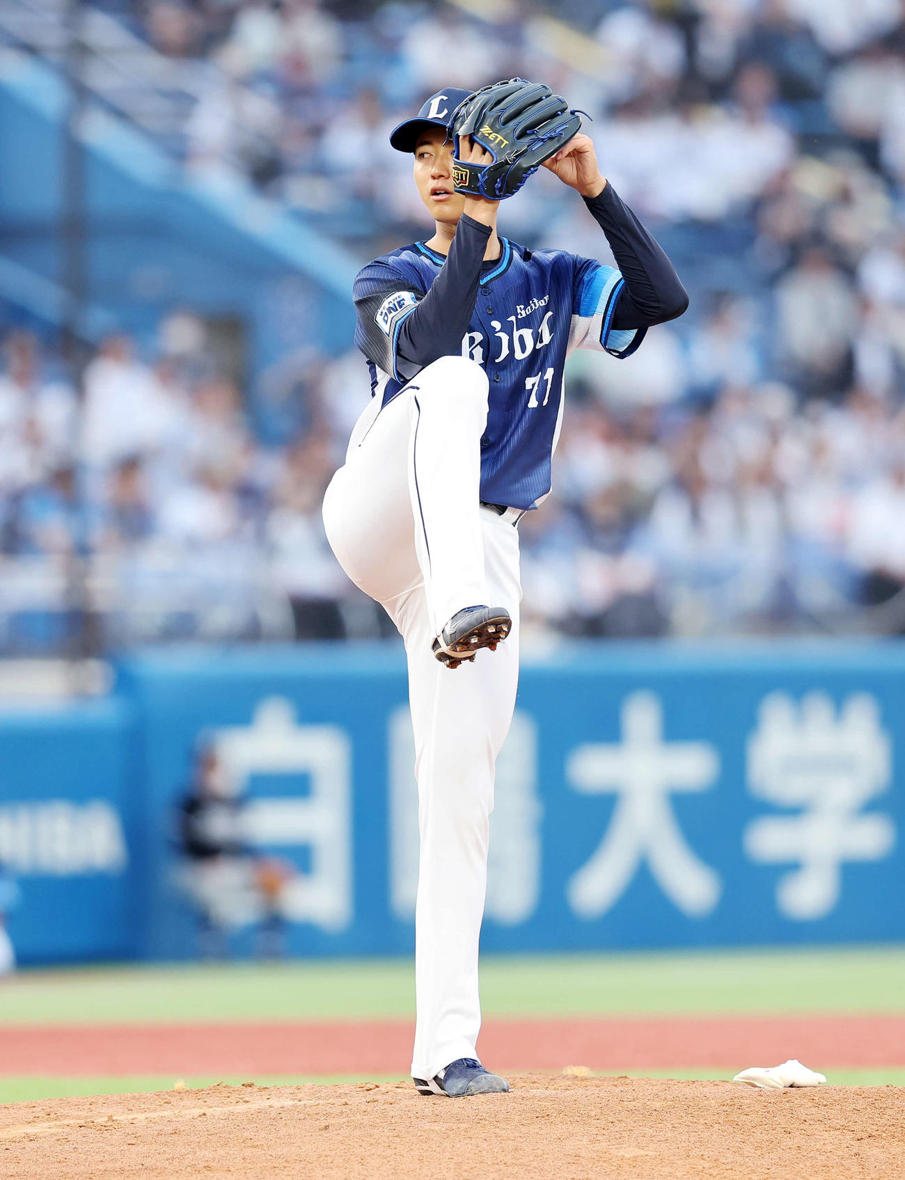 ヤクルト対西武　力投する西武先発の菅井（撮影・鈴木正人）