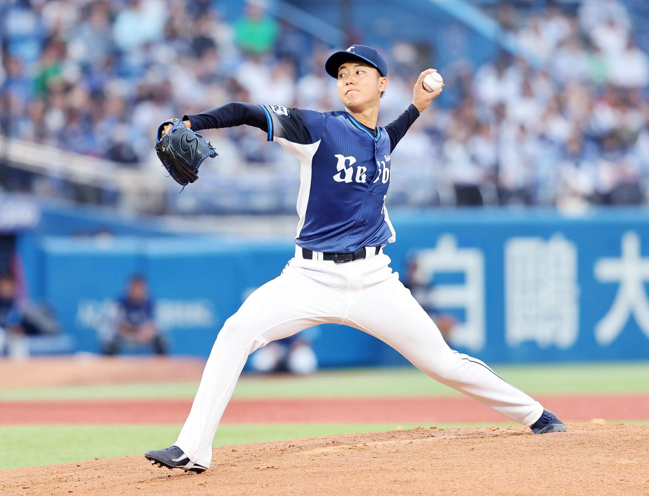 ヤクルト対西武　力投する西武先発の菅井（撮影・鈴木正人）