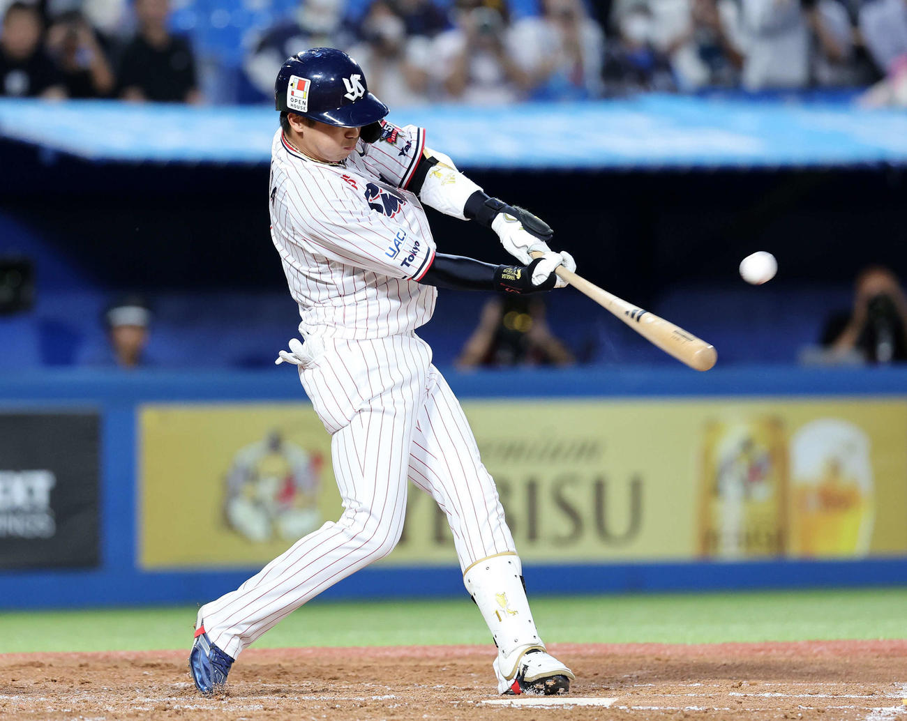 ヤクルト対西武　3回裏ヤクルト2死、山田は左越えソロ本塁打を放つ（撮影・鈴木正人）