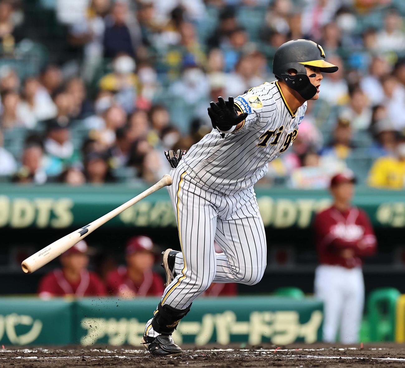 阪神対楽天　1回裏阪神1死、前川は右飛に倒れる（撮影・上田博志）