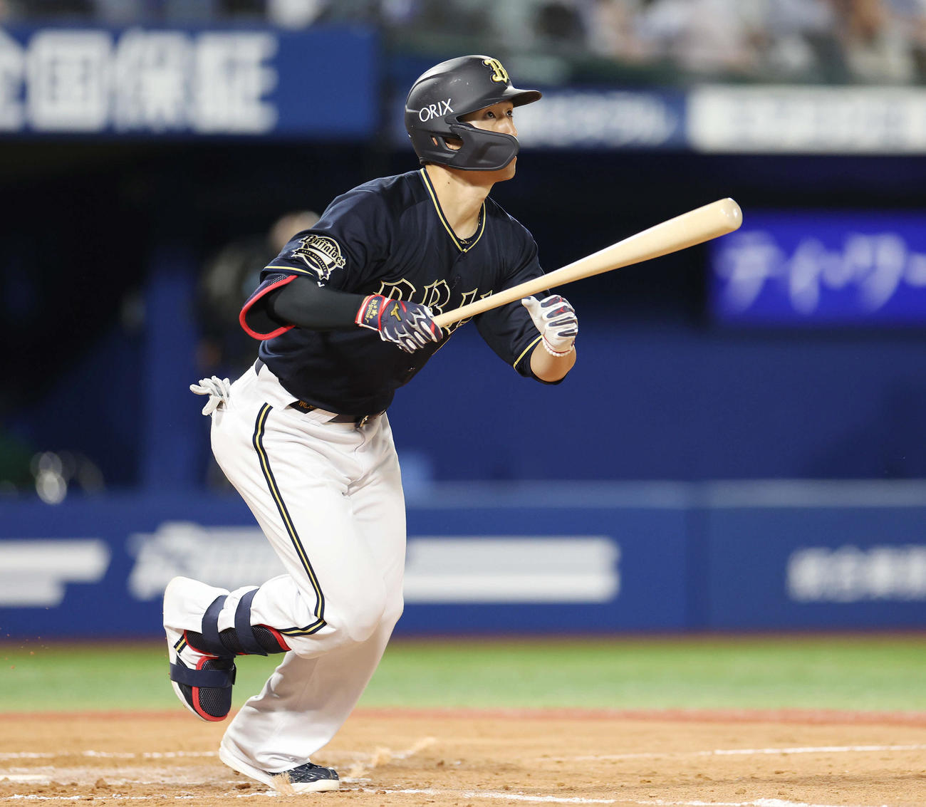 DeNA対オリックス　8回表オリックス2死一、三塁、適時二塁打を放つ西川（撮影・宮地輝）