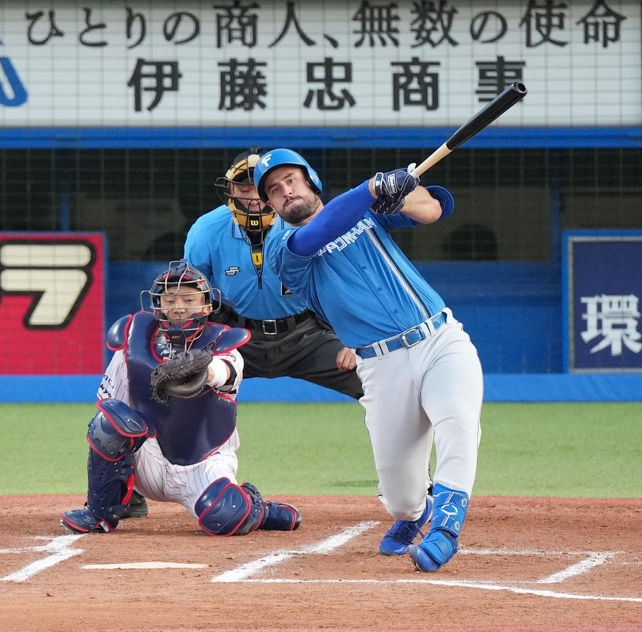 ヤクルト対日本ハム　1回表日本ハム2死、左越えにソロ本塁打を放つマルティネス（撮影・菅敏）