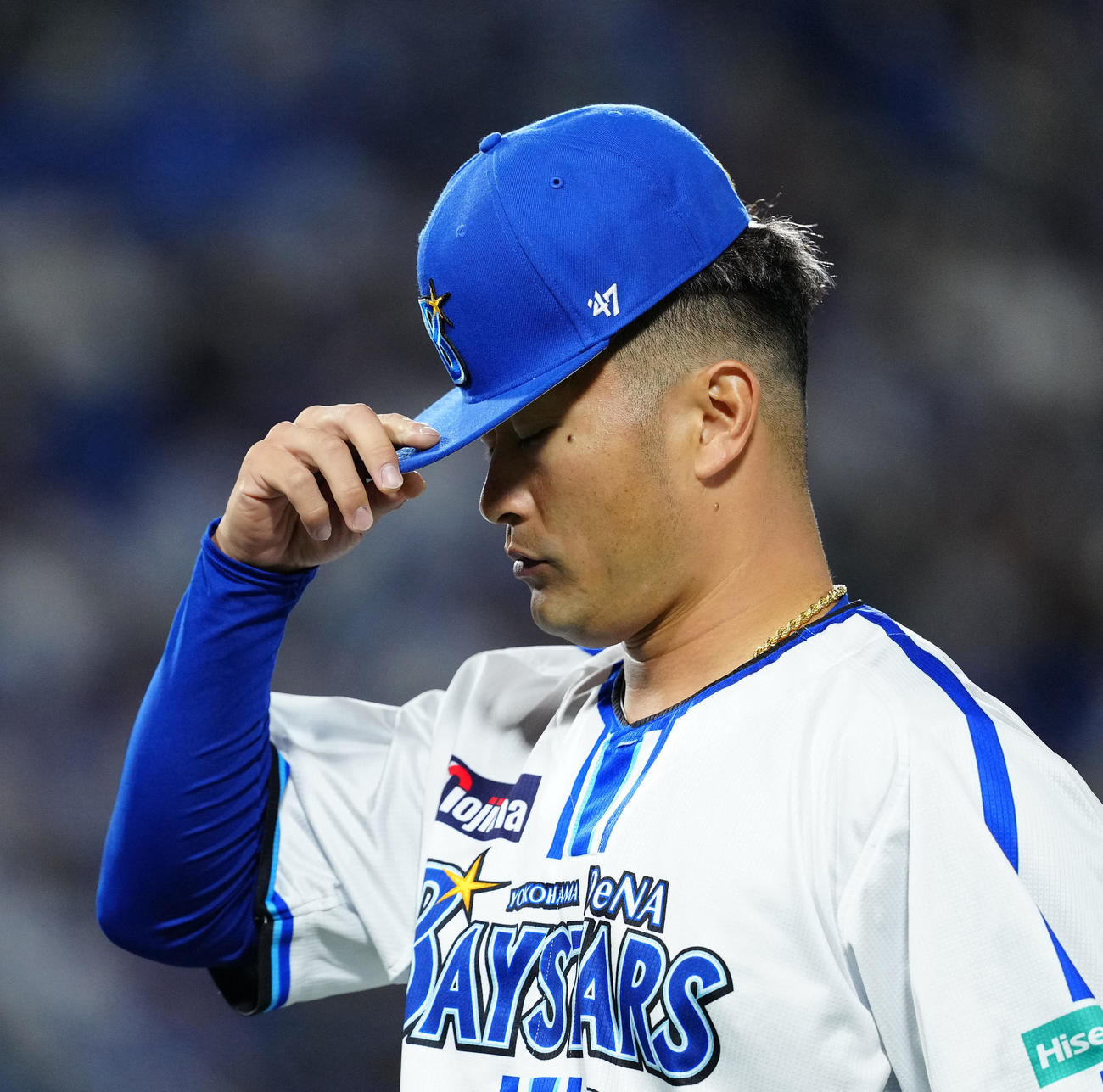 DeNA対ソフトバンク　試合後、引き揚げるDeNA森唯（撮影・江口和貴）
