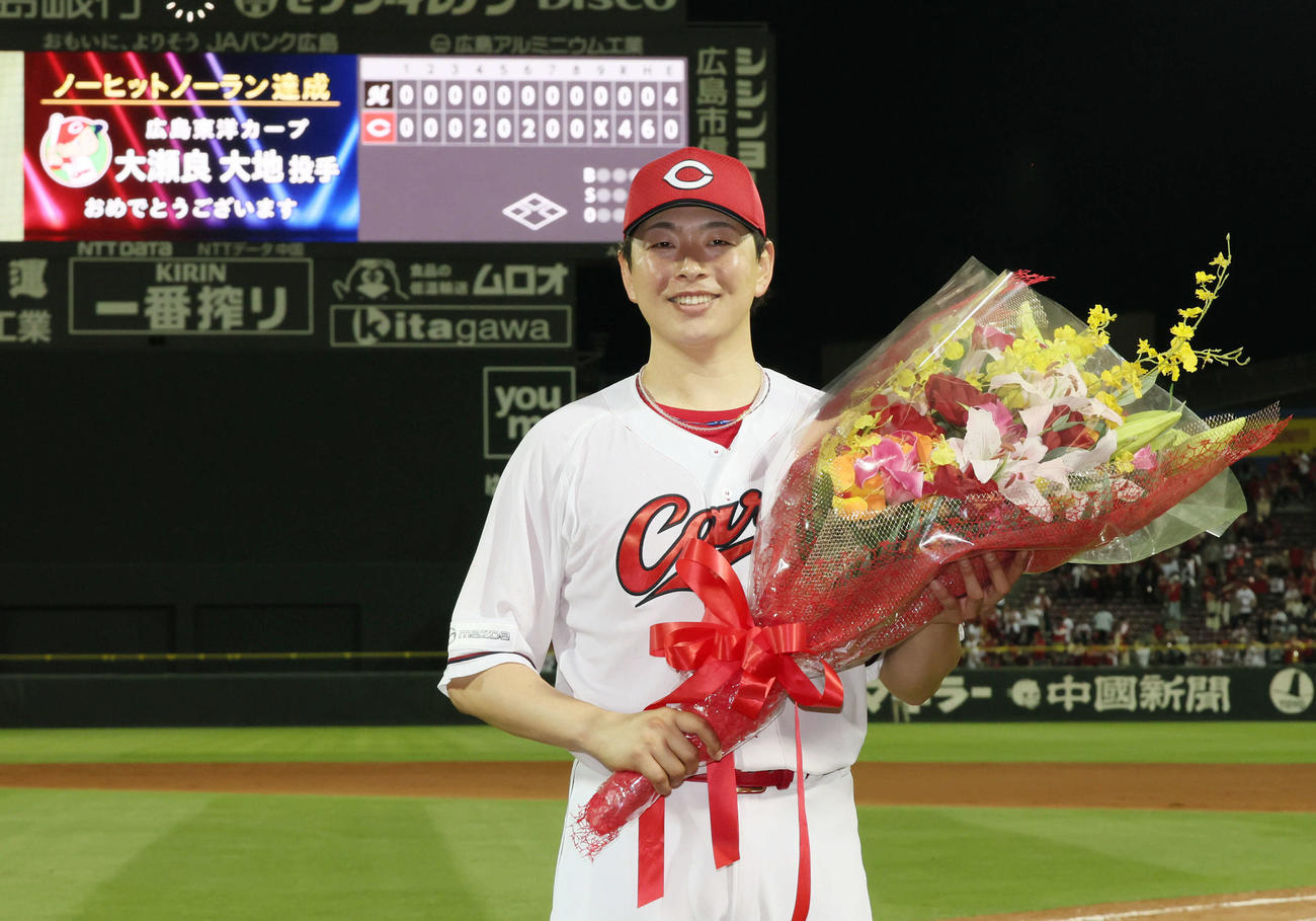 広島対ロッテ　ノーヒットノーランを達成した大瀬良（撮影・加藤孝規）