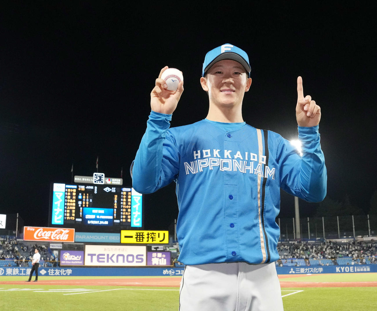 ヤクルト対日本ハム　日本ハム6番手で登板した矢沢はプロ初勝利を飾る（撮影・小沢裕）