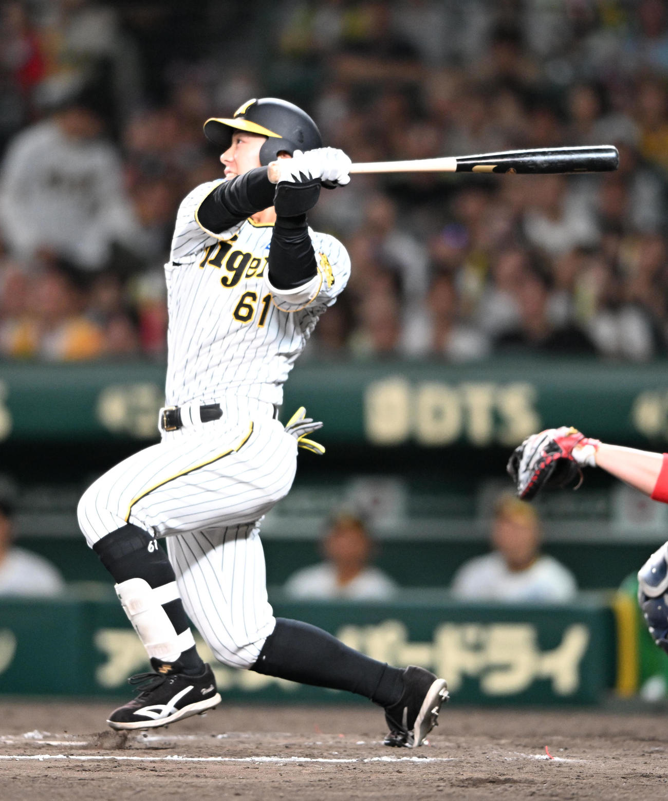 阪神対西武　8回裏阪神無死、中飛に倒れる豊田（撮影・和賀正仁）