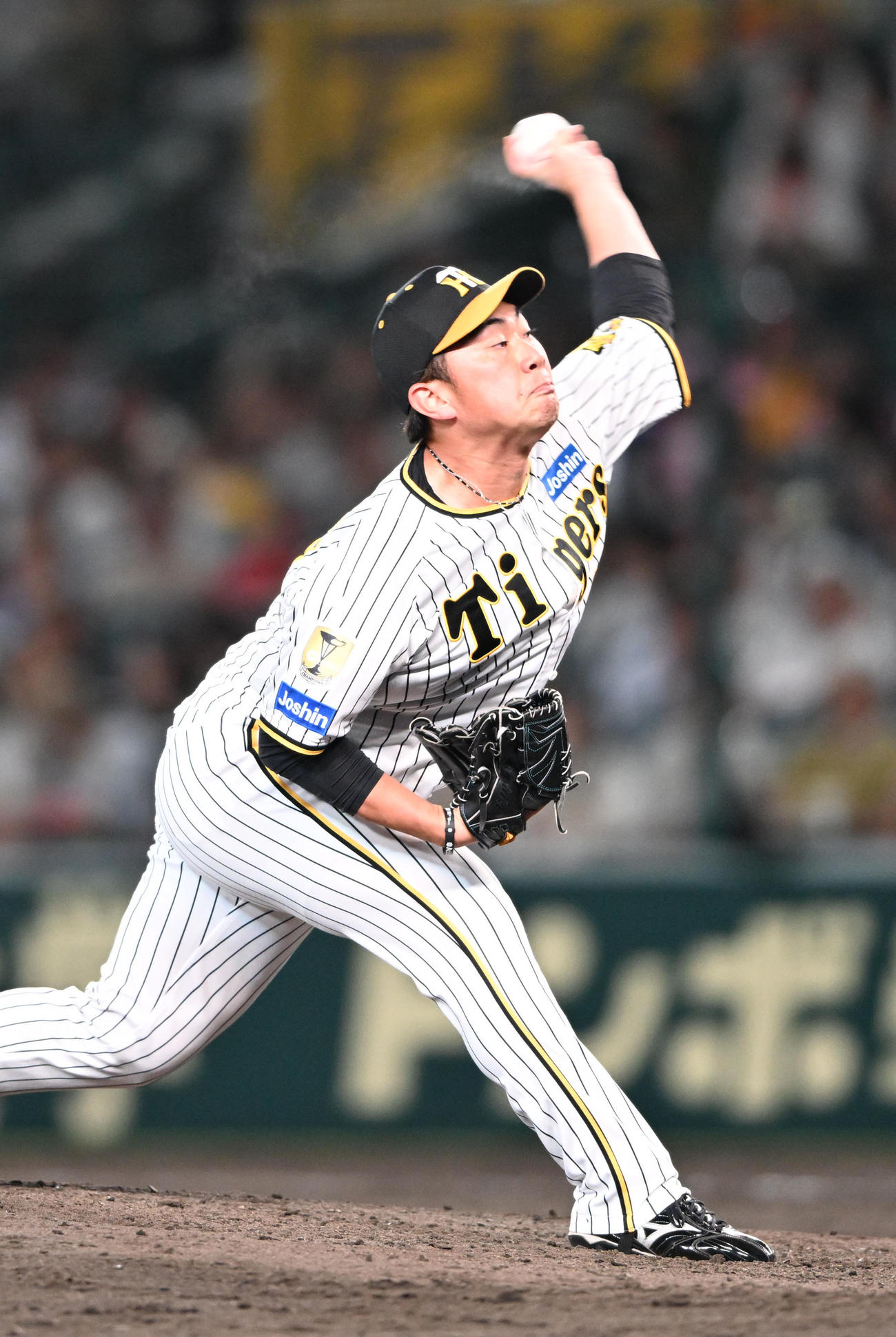 阪神対西武　8回に登板する阪神桐敷（撮影・和賀正仁）