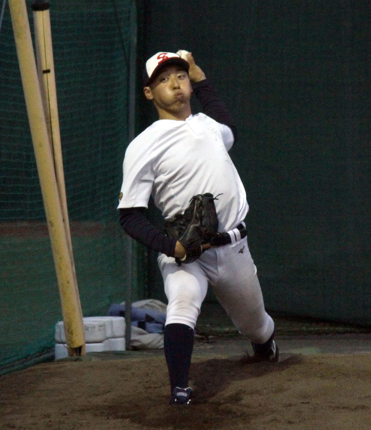 全国を前に投球練習に励む仙台大・渡辺（撮影・木村有優）