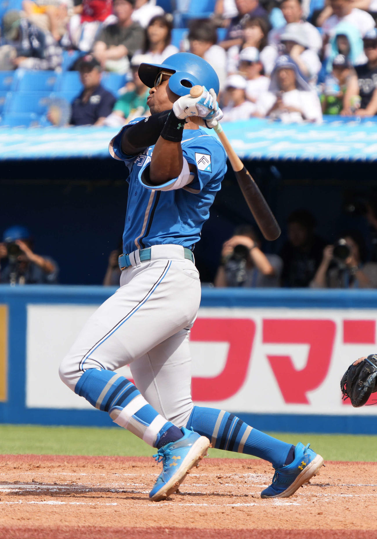 ヤクルト対日本ハム　3回表日本ハム1死、万波は左越えに先制ソロ本塁打を放つ（撮影・小沢裕）