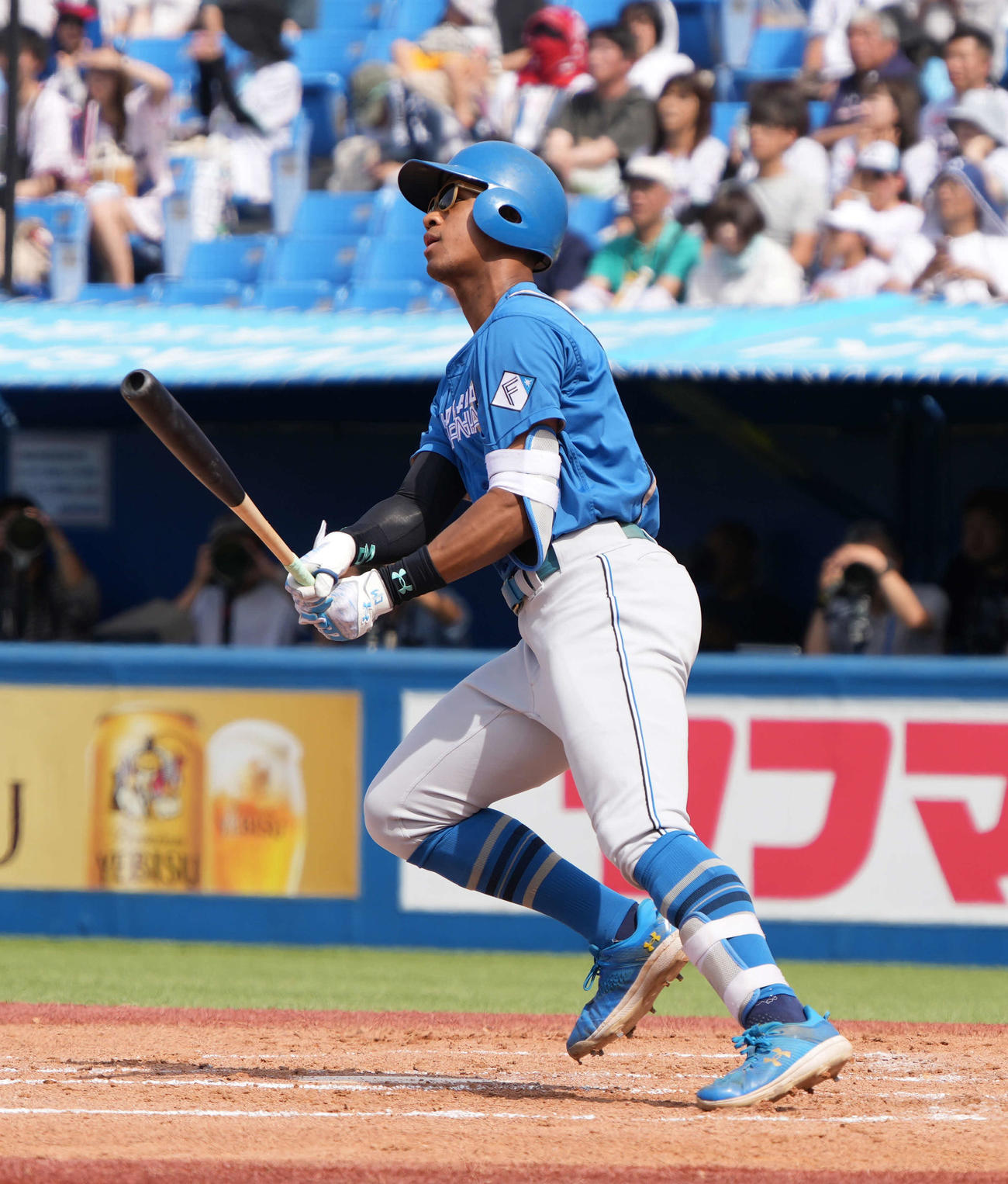ヤクルト対日本ハム　3回表日本ハム1死、万波は左越えに先制ソロ本塁打を放つ（撮影・小沢裕）