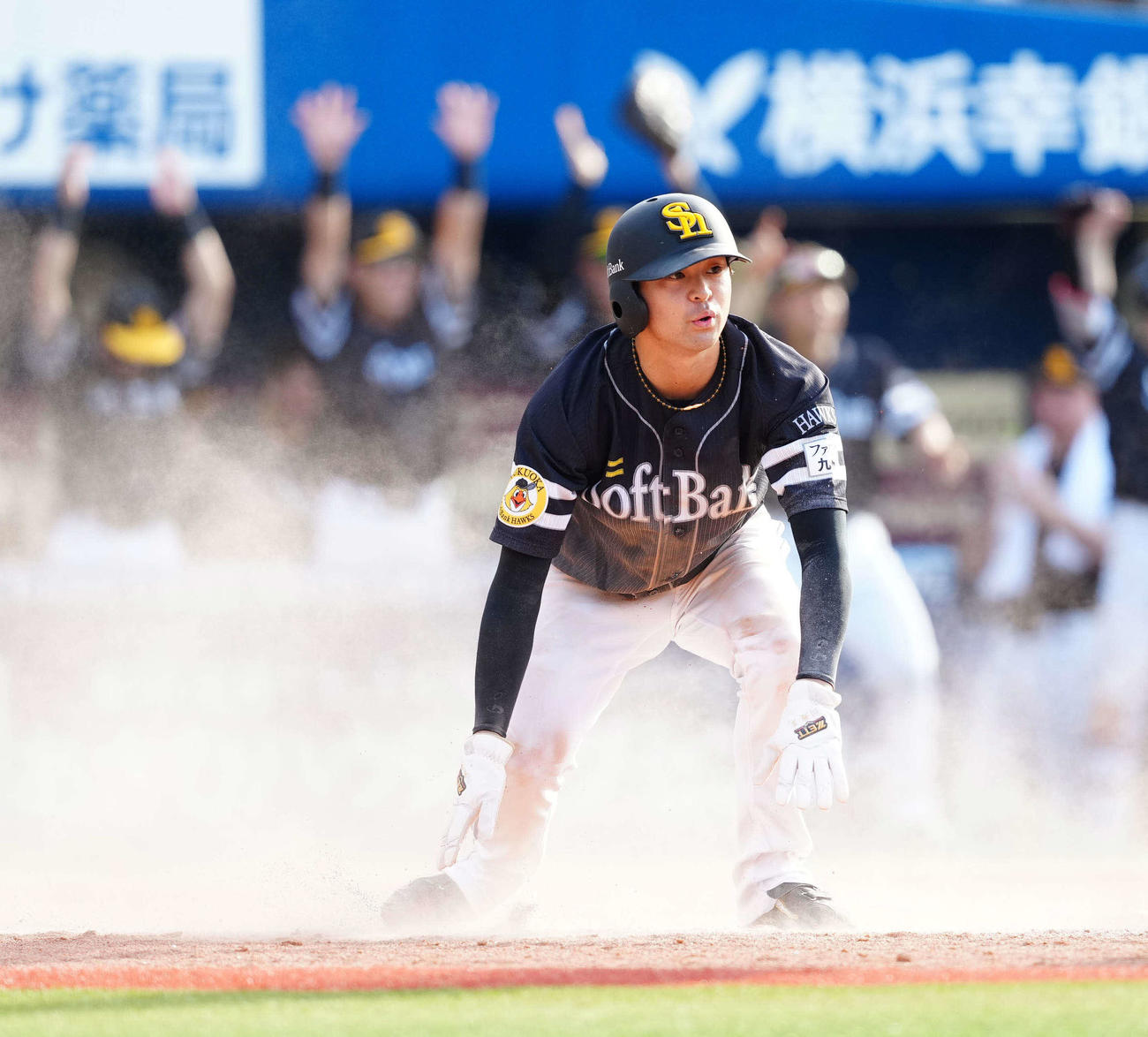 DeNA対ソフトバンク　9回表ソフトバンク1死二塁、今宮の適時打で生還した川瀬（撮影・江口和貴）