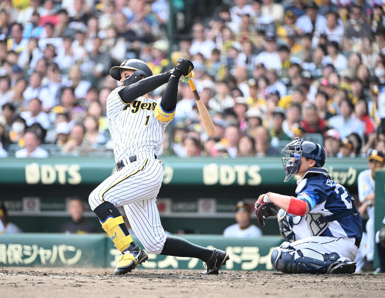 阪神対西武　5回裏阪神1死一、三塁、中前適時打を放つ森下（撮影・和賀正仁）