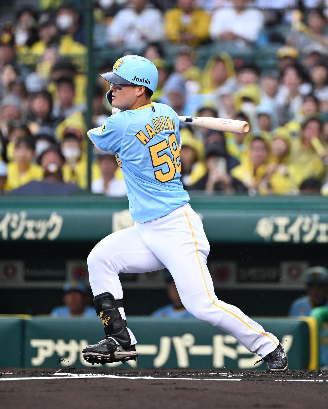 阪神対西武　1回裏阪神1死、中前打を放つ前川（撮影・和賀正仁）