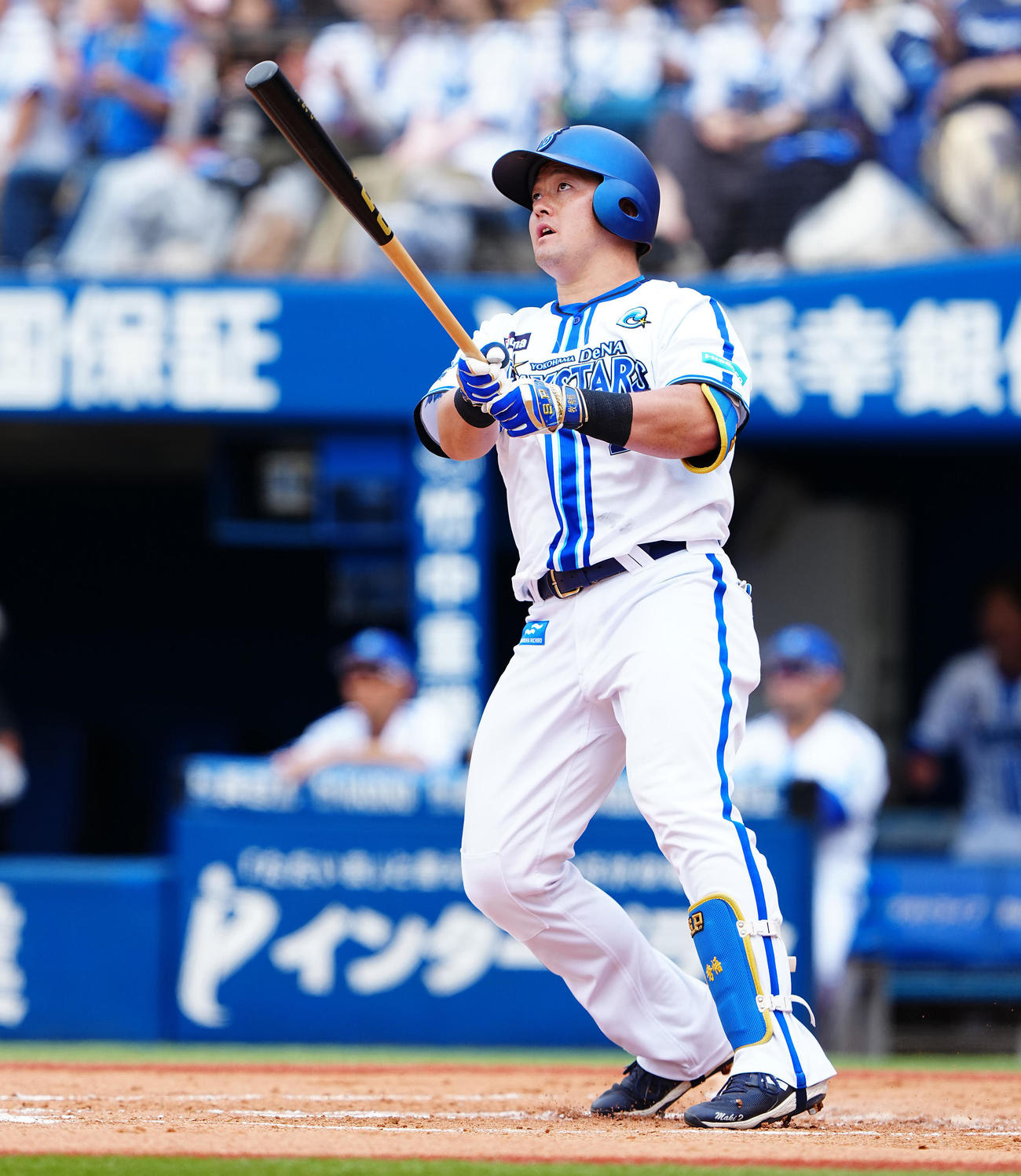 DeNA対ソフトバンク　1回裏DeNA無死満塁、左越え満塁本塁打を放つ牧（撮影・垰建太）