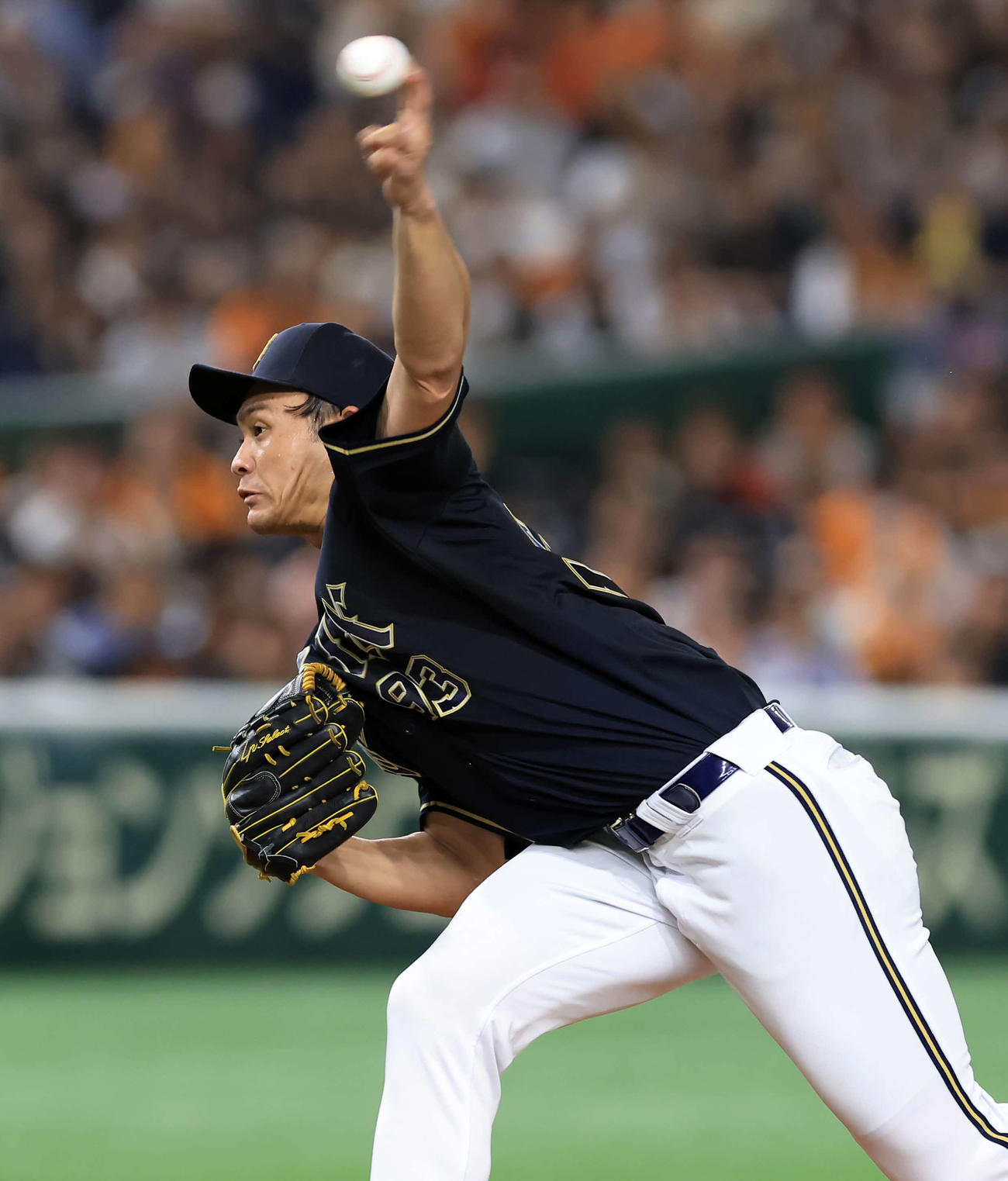 巨人対オリックス　力投するオリックス先発の佐藤（撮影・浅見桂子）