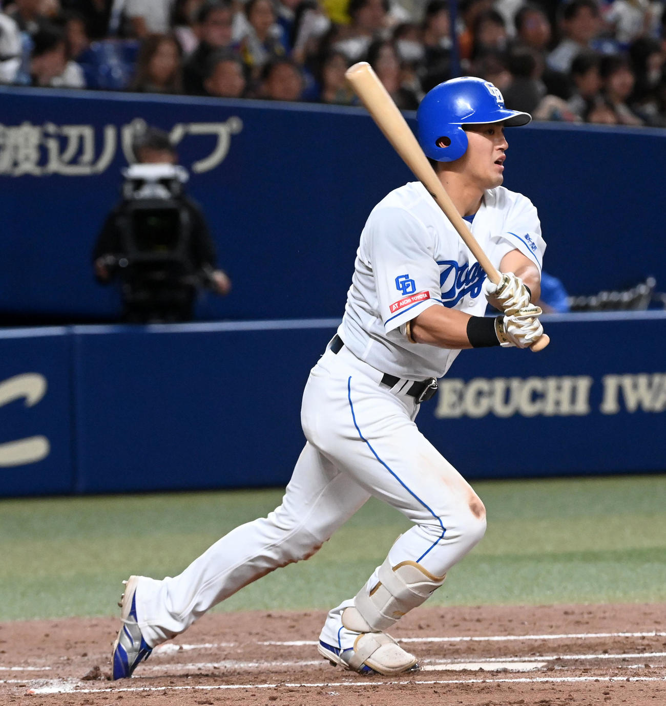 中日対楽天　4回裏中日無死、板山は右二塁打を放つ（撮影・前岡正明）