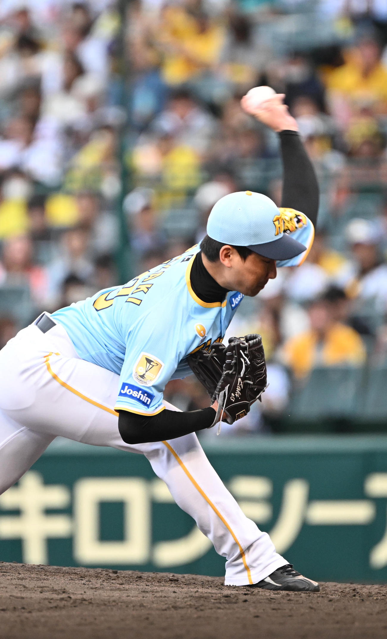阪神対西武　9回、最後を締める阪神岩崎（撮影・和賀正仁）