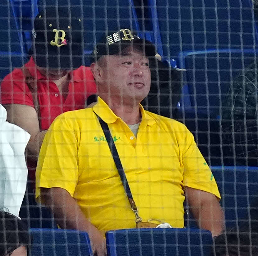 巨人対オリックス　観戦に訪れたオリックス佐藤一磨の父大磨さん（撮影・たえ見朱実）