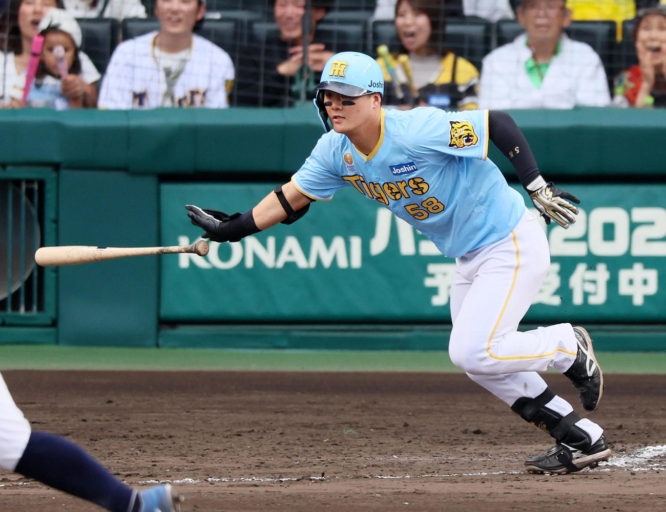 阪神対西武　7回裏阪神2死三塁、前川は右適時打を放つ（撮影・加藤哉）